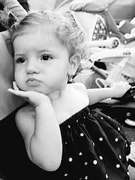 Saïna a rejoint le concours — aidez-le/la à gagner de superbes lots ! beauty, black_and_white, blond, cool, eyebrow, eyelash, flash_photography, fun, gesture, hairstyle, happy, iris, monochrome, monochrome_photography, pattern, person, plant, shoulder, style, toddler