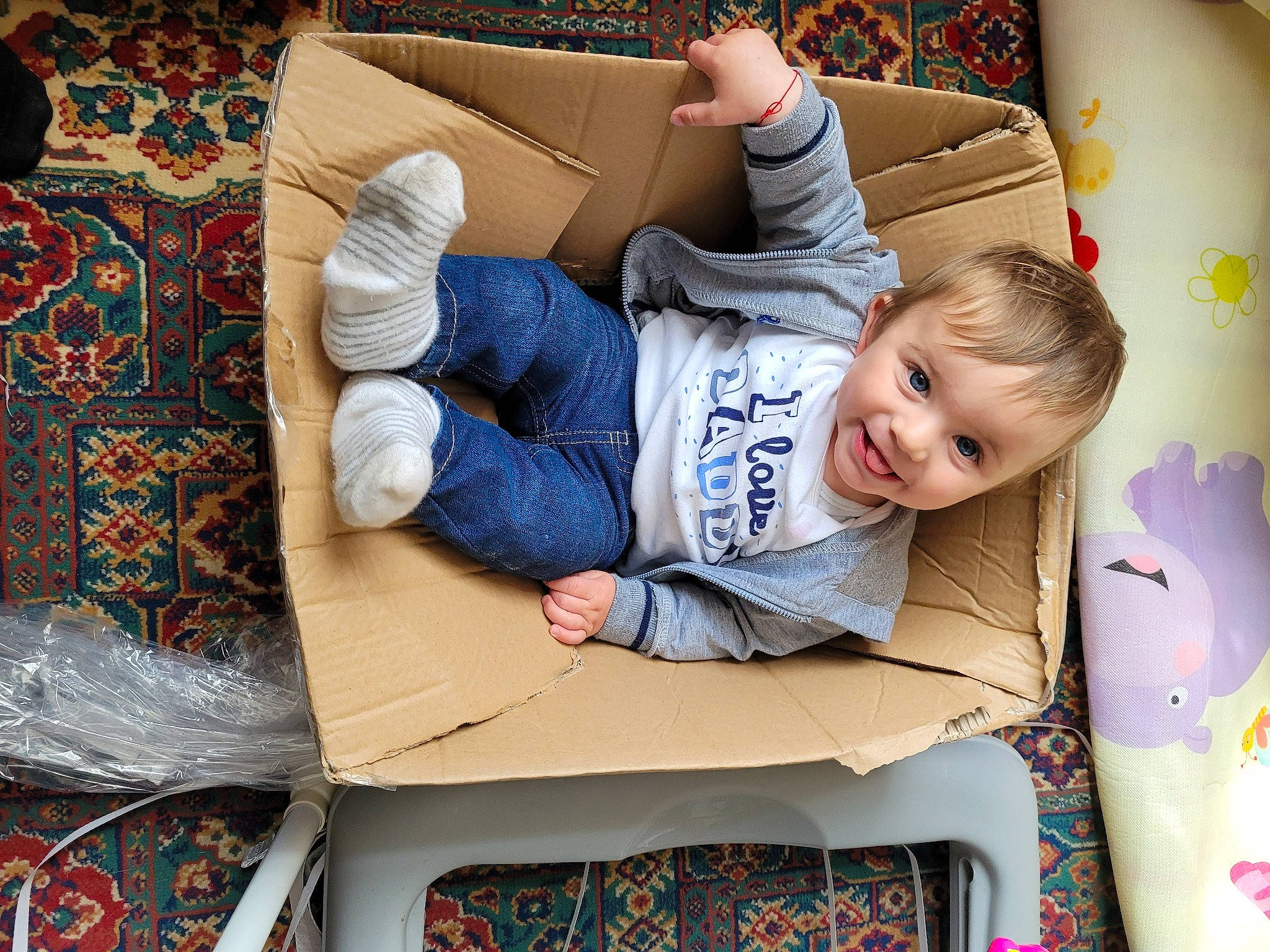 Denis is registered to the contest to win money with this photo: baby_toddler_clothing, bedding, child, comfort, couch, eye, face, flooring, happy, head, joy, linens, living_room, pattern, person, room, sitting, smile, t_shirt, toddler