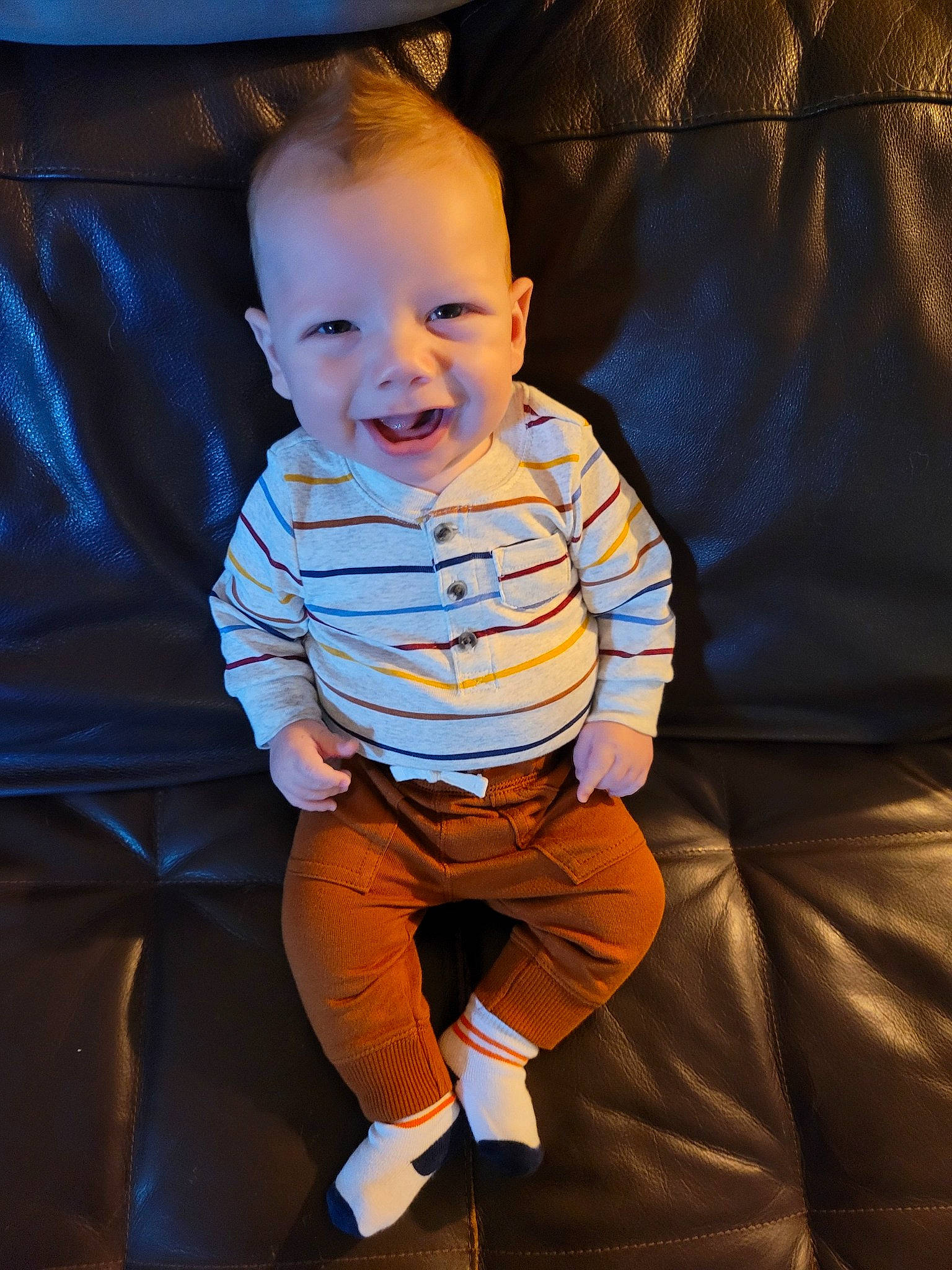 Killian is registered to the contest to win money with this photo: baby, baby_toddler_clothing, cheek, chin, comfort, cool, eye, finger, flash_photography, happy, head, human, human_body, iris, joy, person, skin, sleeve, smile, t_shirt