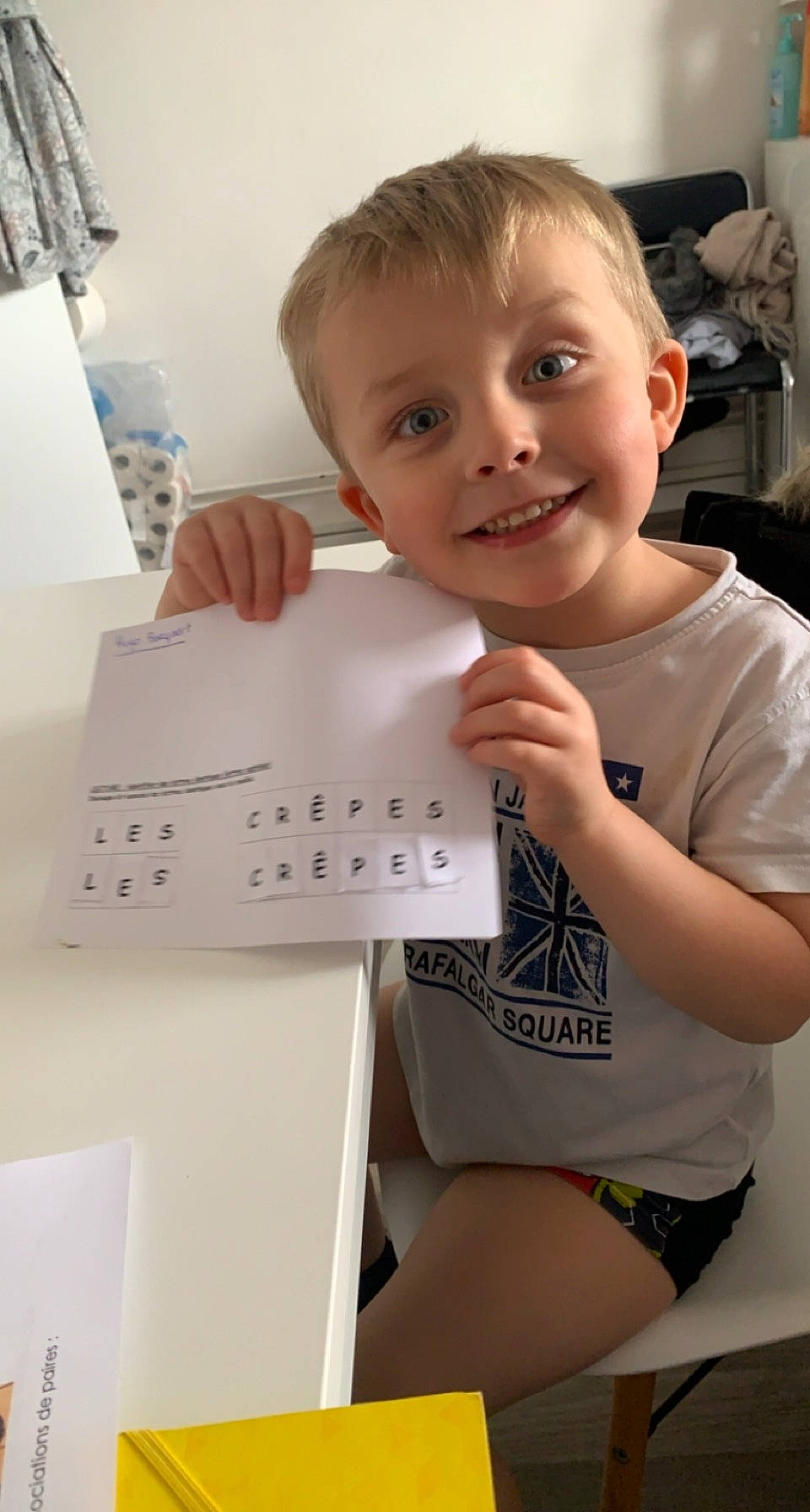 Hugo participe au concours pour gagner de l'argent avec cette photo : baby, child, eyelash, fun, hairstyle, joy, office_equipment, paper, paper_product, person, play, room, shorts, sitting, smile, t_shirt, thigh, thumb, toddler, writing