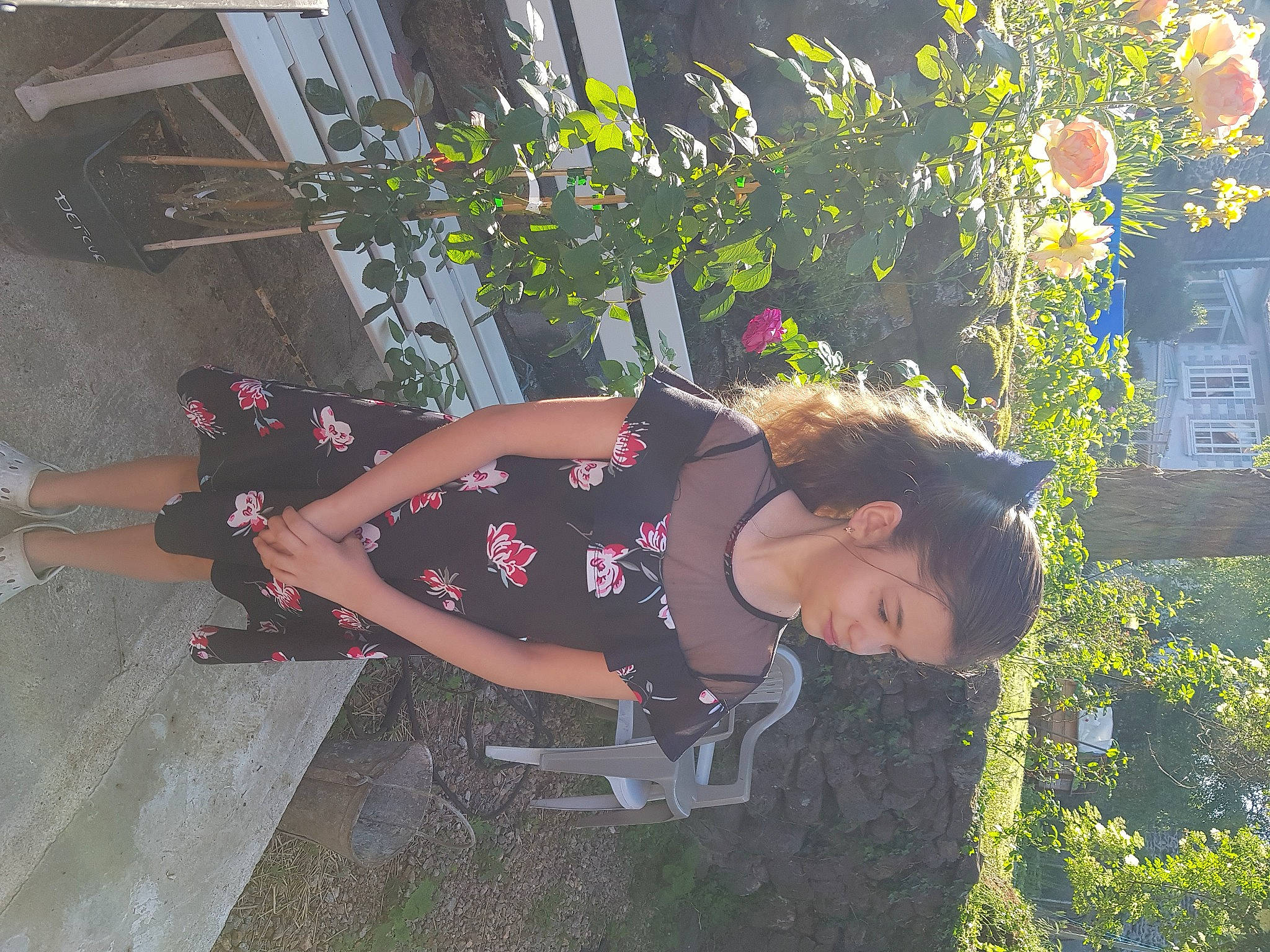 Lilou a rejoint le concours — aidez-le/la à gagner de superbes lots ! child, dress, floral_design, floristry, flower, fun, garden, grass, happy, human_leg, leaf, leisure, people_in_nature, person, plant, sandal, shrub, sitting, thigh, tree
