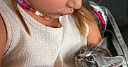 Némo participe au concours pour gagner de l'argent avec cette photo : girl, child, cat, kitten, tabby_cat, pet, animal, portrait, close_up, cuddling, hugging, looking_down, looking_up, beads, necklace, white_shirt, arms, indoor, family, adorable