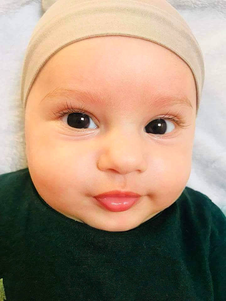 Vitorio a rejoint le concours — aidez-le/la à gagner de superbes lots ! baby, baby_toddler_clothing, bonnet, cap, cheek, child, close_up, eyelash, fashion_accessory, headwear, iris, jaw, lip, no_expression, nose, person, portrait_photography, skin, sleeve, toddler