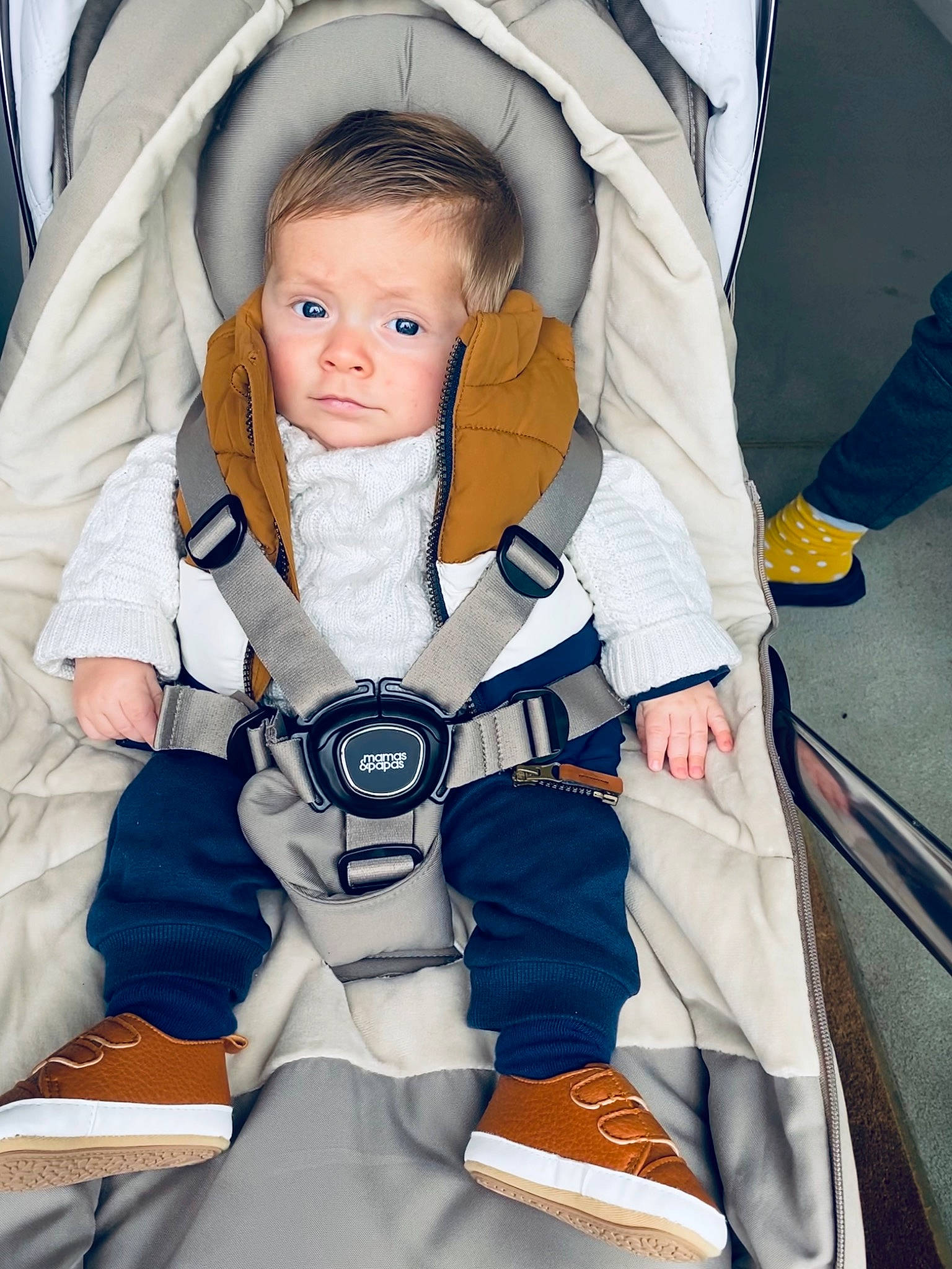 Bruno is registered to the contest to win money with this photo: baby, baby_carriage, baby_products, baby_toddler_clothing, car_seat, carmine, chair, child, comfort, electric_blue, fun, head, human_leg, person, personal_protective_equipment, photograph, sitting, space, thumb, toddler