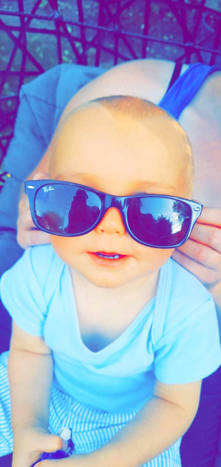 Ewen participe au concours pour gagner de l'argent avec cette photo : blue, cap, eye_glass_accessory, eyebrow, eyewear, facial_expression, glasses, goggles, hairstyle, happy, lip, mouth, nose, person, pink, product, purple, skin, sunglasses, vision_care