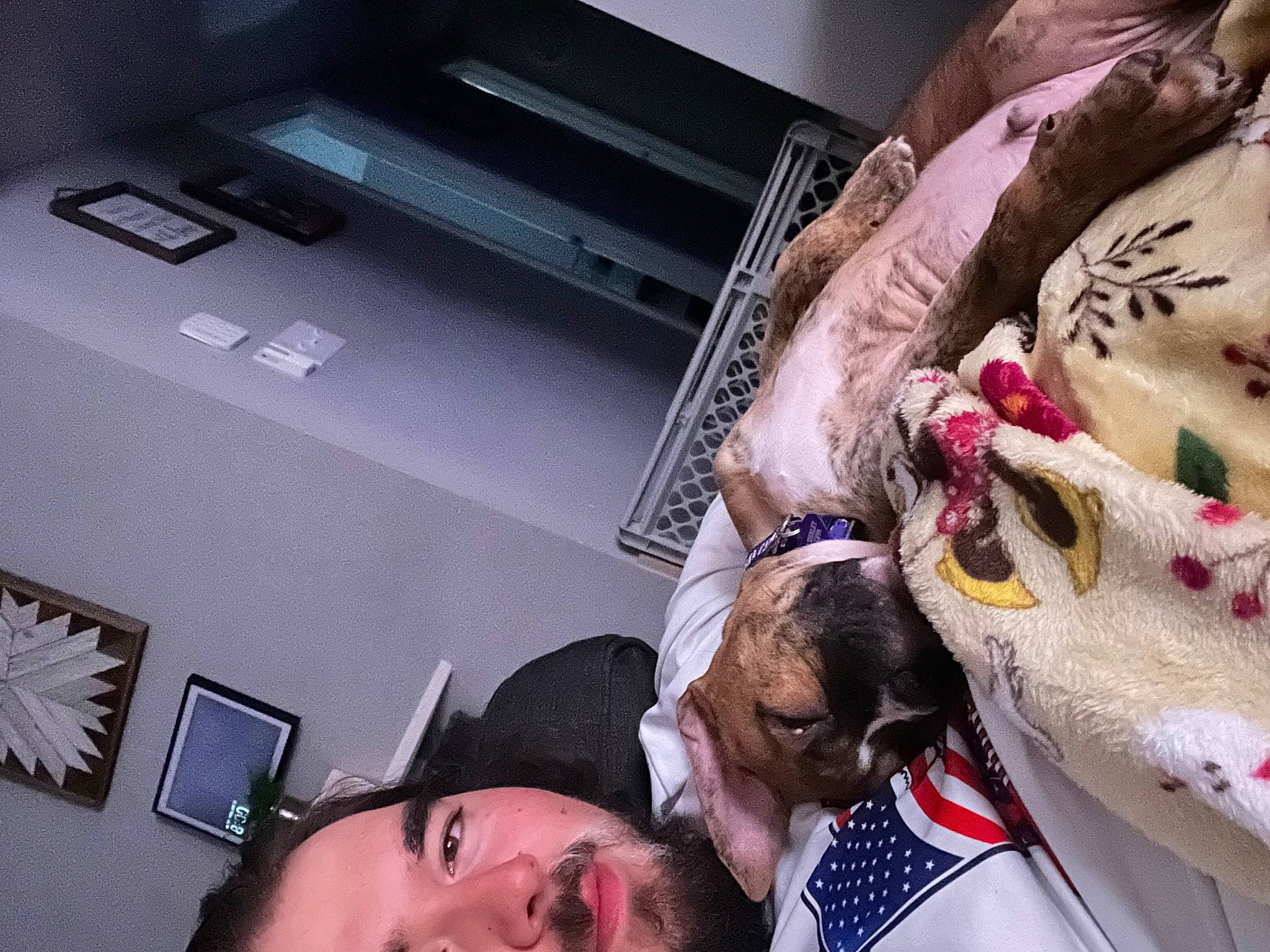 Jackson is registered to the contest to win money with this photo: cool, costume, event, eye, eyewear, fashion_accessory, fictional_character, flesh, fun, fur, gesture, happy, hat, head, mouth, organ, room, selfie, t_shirt, tradition