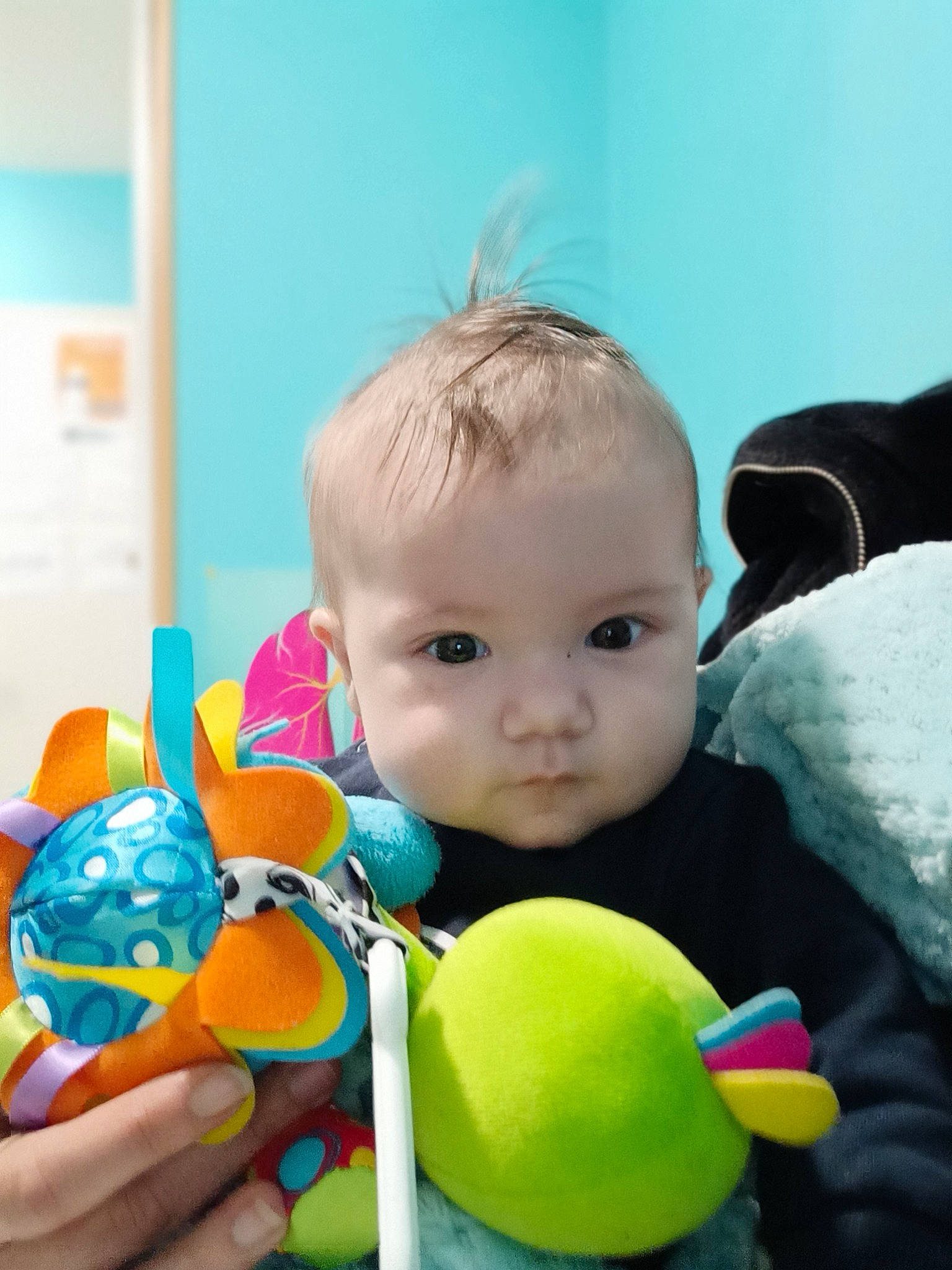 Bryan a rejoint le concours — aidez-le/la à gagner de superbes lots ! baby, baby_playing_with_toys, baby_toys, beauty, cheek, child, fruit, fun, happy, iris, natural_foods, nose, people, person, plant, plush, skin, stuffed_toy, sweetness, toddler