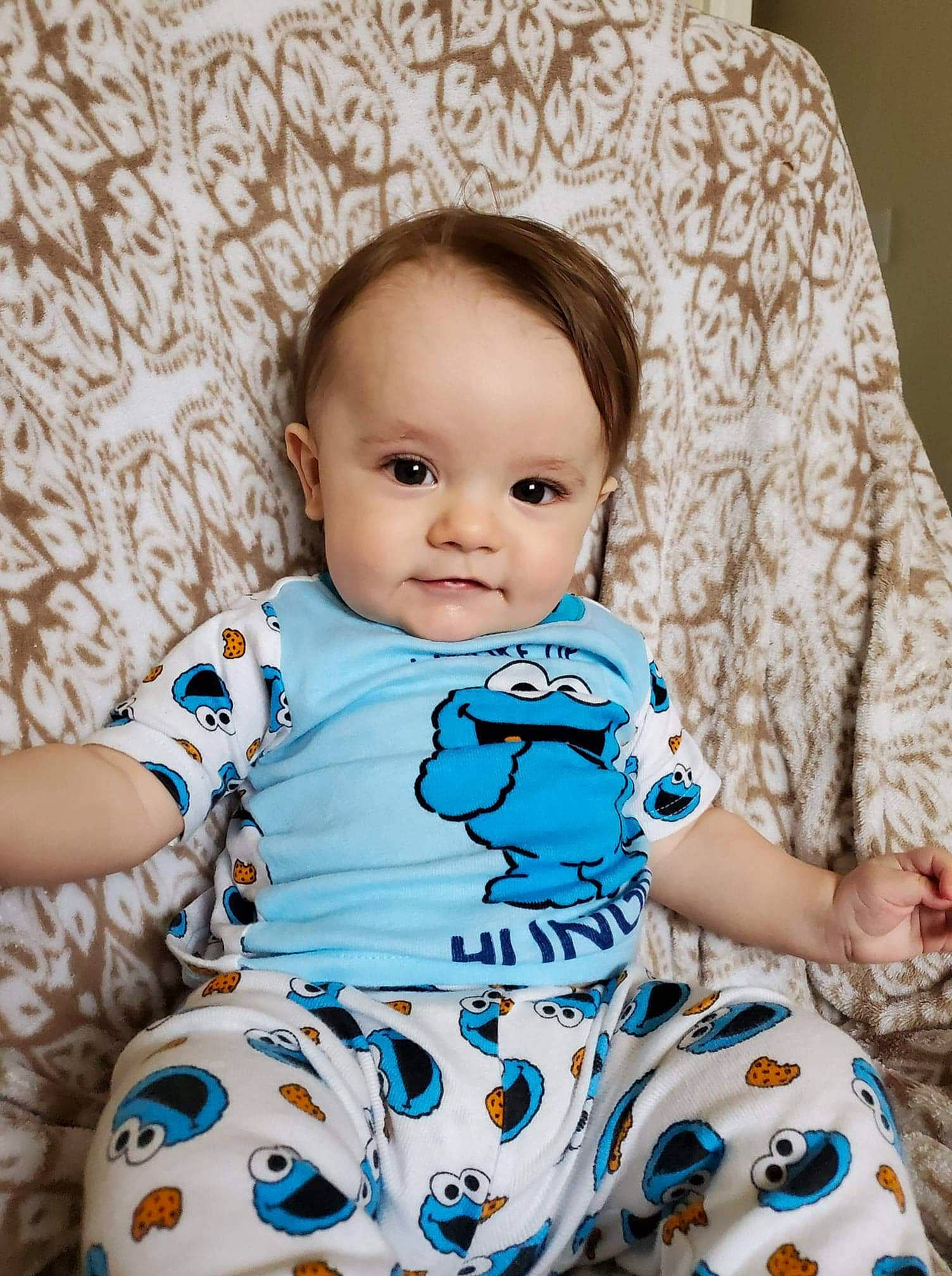 Bear is registered to the contest to win money with this photo: baby, baby_toddler_clothing, blue, cheek, child, person, sitting, sleeve, toddler