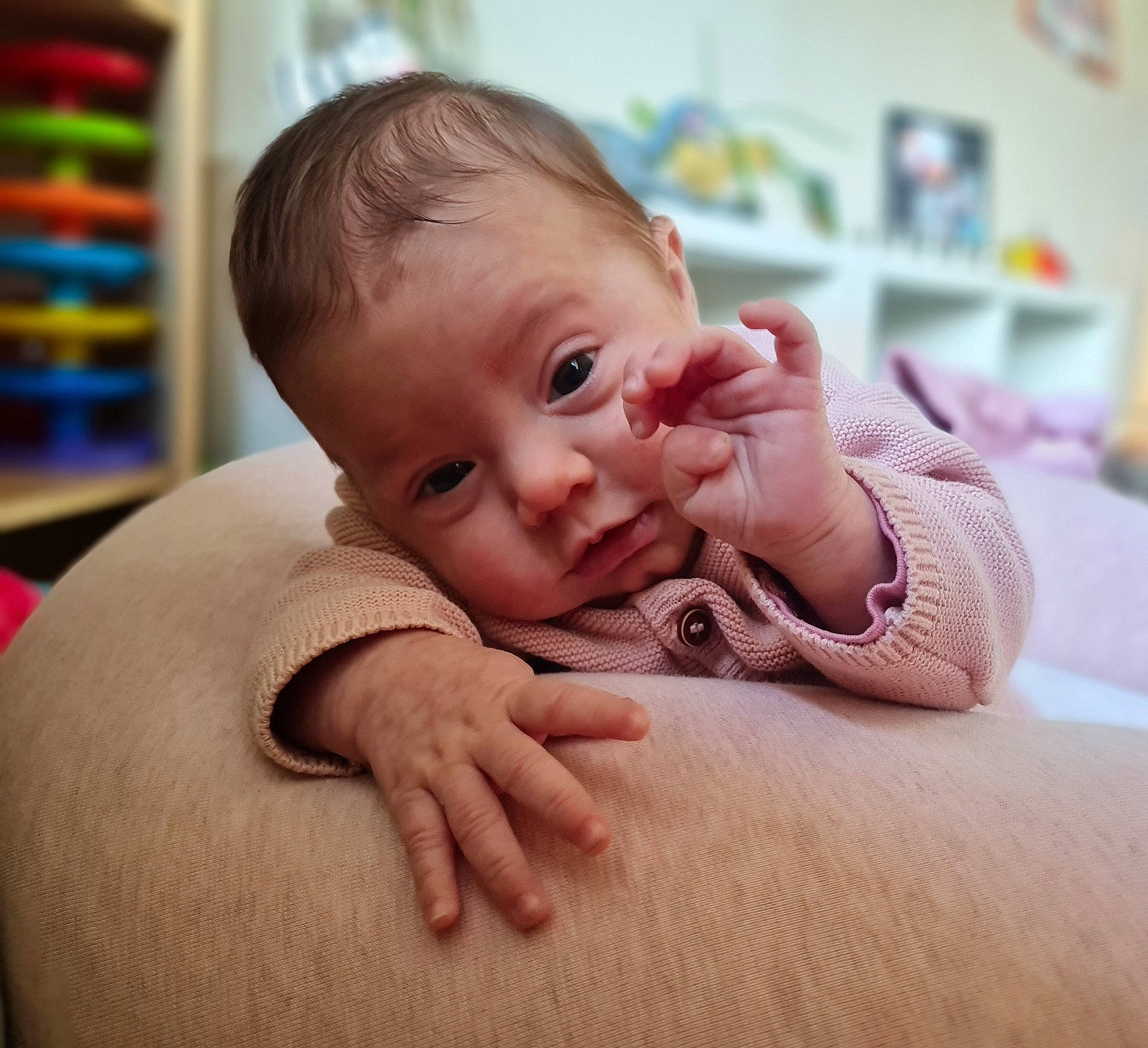 Nina participe au concours pour gagner de l'argent avec cette photo : arm, baby, cheek, comfort, eyebrow, finger, floor, flooring, gesture, hand, happy, iris, lip, mouth, neck, nose, person, skin, smile, toddler