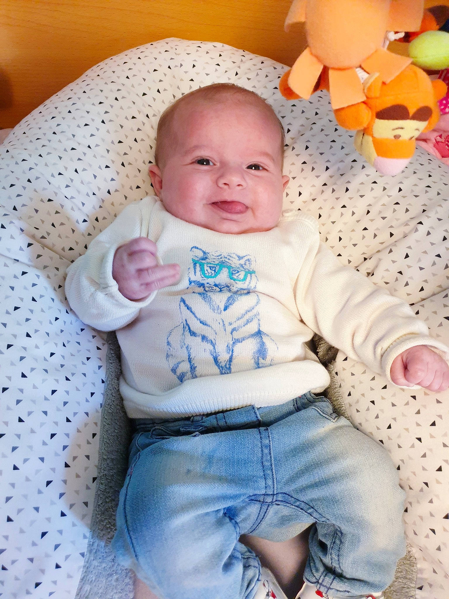 Lucie a rejoint le concours — aidez-le/la à gagner de superbes lots ! baby, baby_toddler_clothing, cheek, child, family, people, person, sitting, skin, smile, toddler, yellow