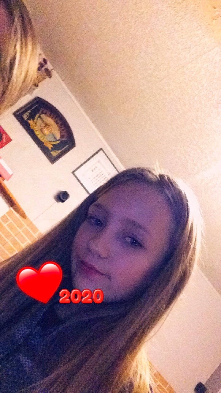 Tamara a rejoint le concours — aidez-le/la à gagner de superbes lots ! beauty, black_hair, blond, brown_hair, cheek, chin, cool, eye, eyebrow, face, forehead, hair, hair_coloring, hairstyle, head, lip, long_hair, neck, nose, person