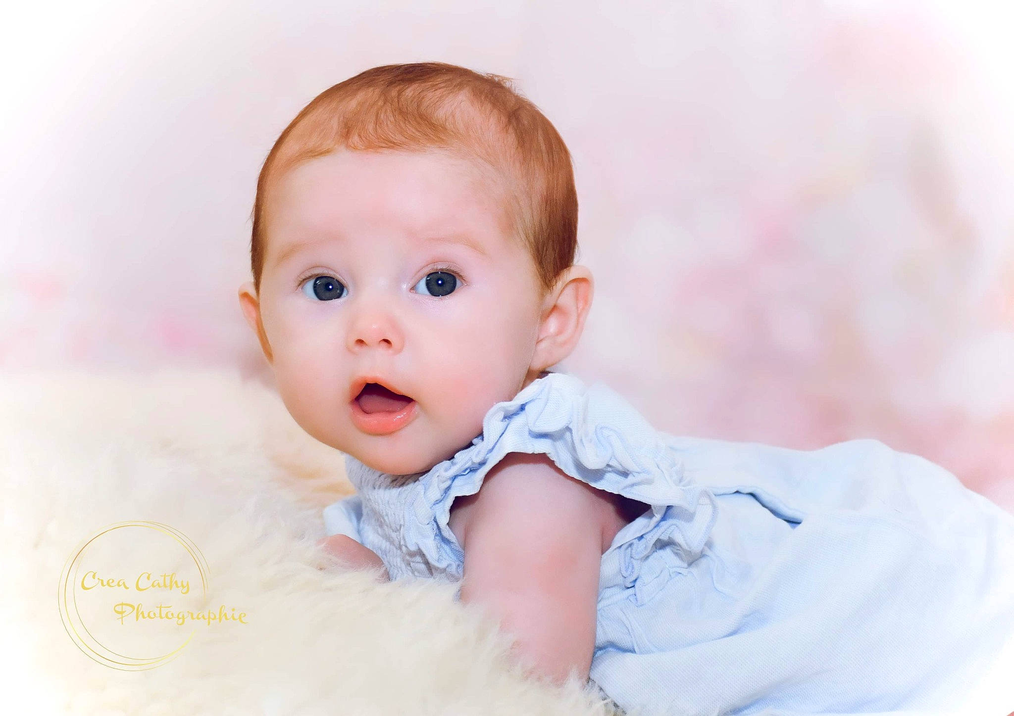 Eva participe au concours pour gagner de l'argent avec cette photo : baby, baby_toddler_clothing, cheek, child, collar, electric_blue, eyelash, flash_photography, fun, fur, happy, iris, linens, pattern, person, portrait, portrait_photography, sitting, sleeve, smile