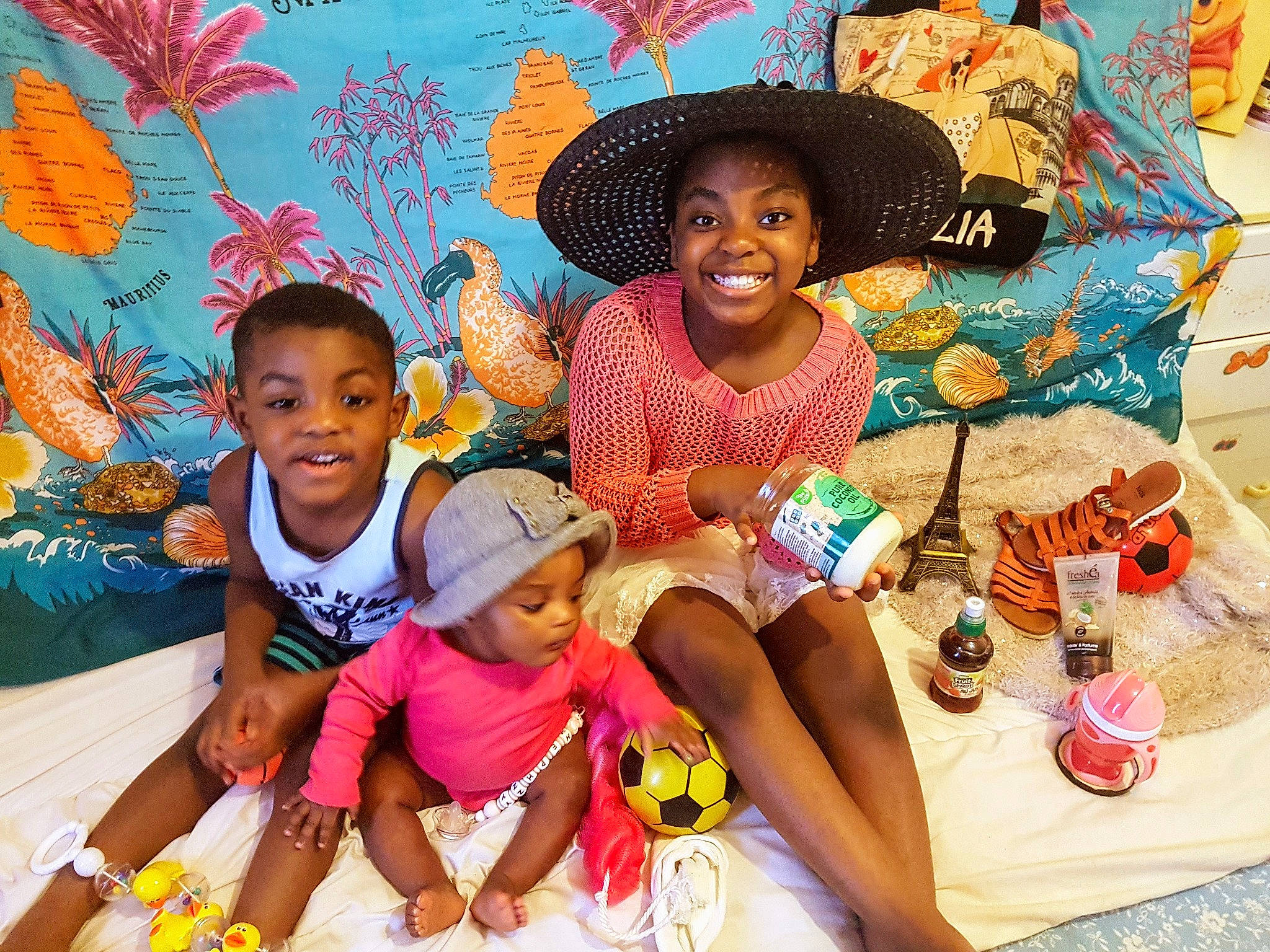 François a rejoint le concours — aidez-le/la à gagner de superbes lots ! adaptation, child, event, friendship, fun, happy, headwear, joy, leisure, people, person, smile, summer, vacation