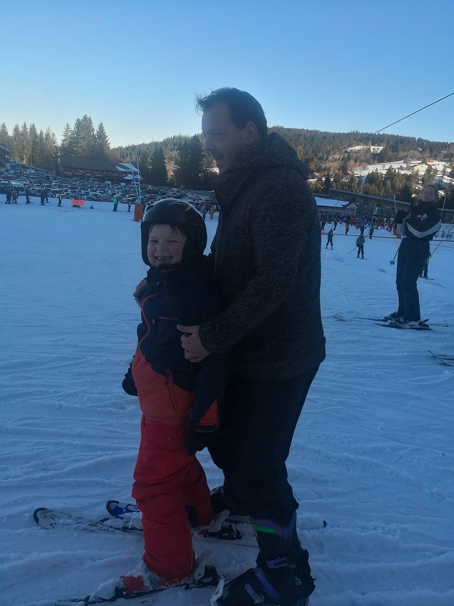 Lilian a rejoint le concours — aidez-le/la à gagner de superbes lots ! freezing, fun, glove, hat, headwear, ice_cap, jacket, joy, leisure, mountainous_landforms, outdoor_recreation, person, recreation, ski, ski_boot, ski_equipment, ski_pole, sky, slope, snow