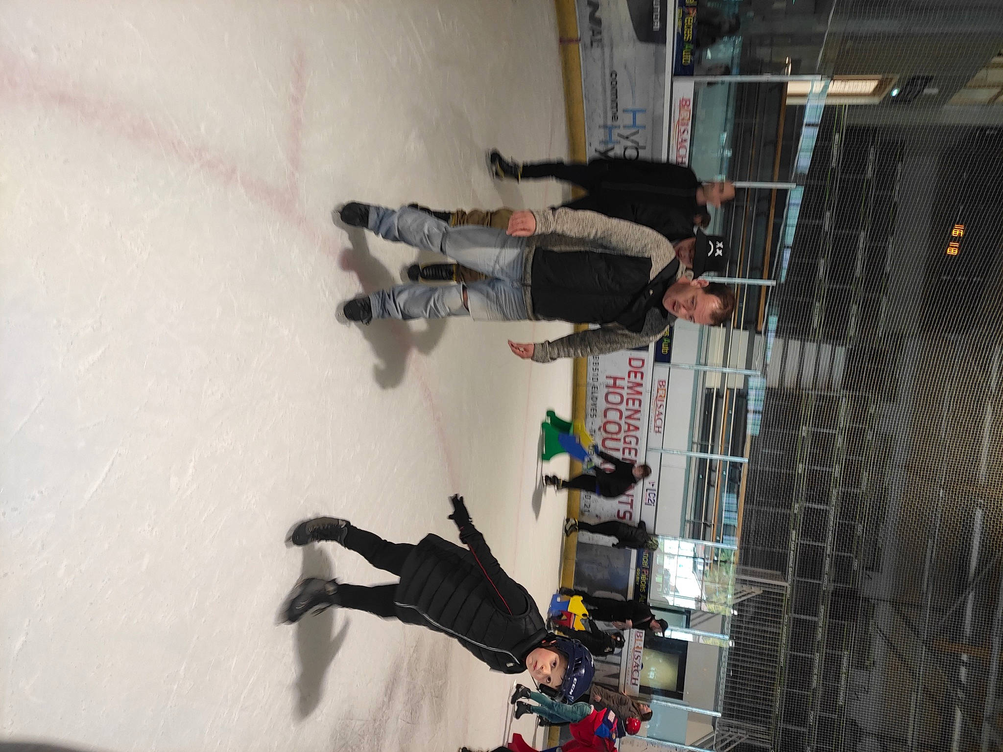 Lilian a rejoint le concours — aidez-le/la à gagner de superbes lots ! adventure, boot, building, engineering, event, fun, headwear, outdoor_shoe, person, recreation, room, sneakers, trousers, walking_shoe