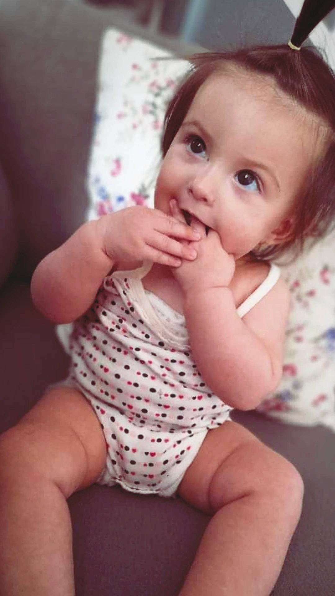 Amalia a rejoint le concours — aidez-le/la à gagner de superbes lots ! arm, cheek, eye, face, hair, hand, head, human_body, iris, joint, leg, lip, mouth, muscle, neck, nose, organ, person, shoulder, skin