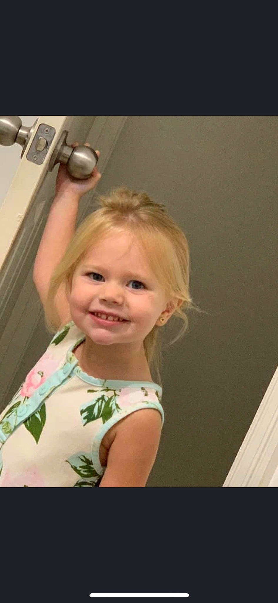 Avaclaire is registered to the contest to win money with this photo: arm, blond, child, child_model, ear, facial_expression, hair, hairstyle, happy, joy, neck, person, photography, smile, toddler