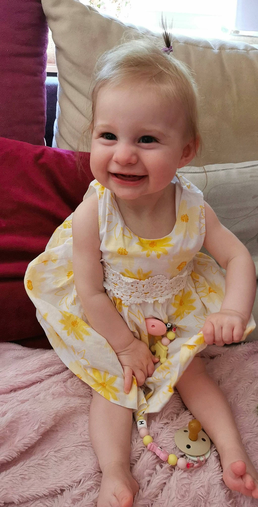 Héléna participe au concours pour gagner de l'argent avec cette photo : arm, baby, baby_toddler_clothing, cheek, child, dress, eye, face, facial_expression, finger, hand, happy, head, iris, joy, person, pink, skin, sleeve, smile