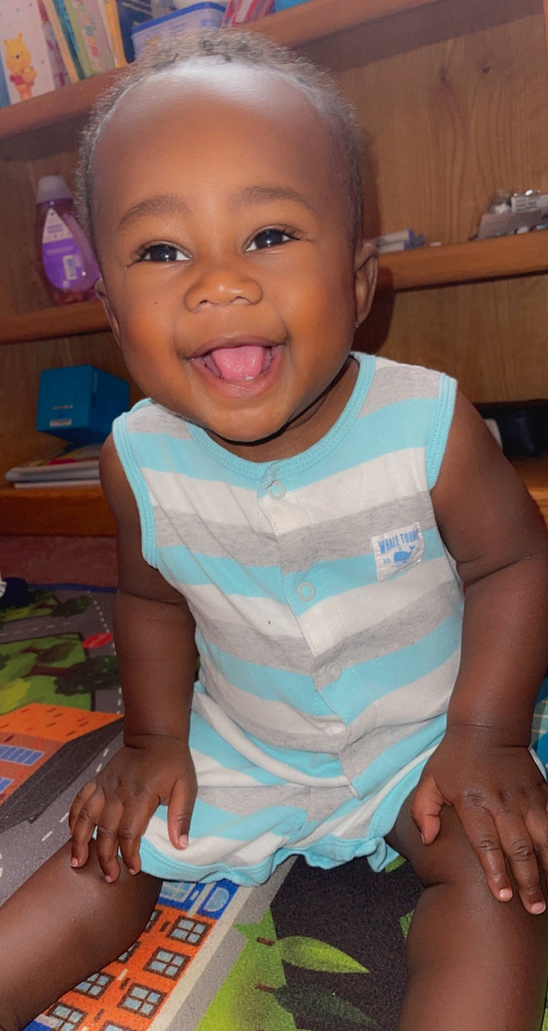 Zyan is registered to the contest to win money with this photo: baby_toddler_clothing, cheek, chin, eye, face, facial_expression, hairstyle, hand, human_body, iris, joint, mouth, neck, nose, organ, person, product, skin, sleeve, smile