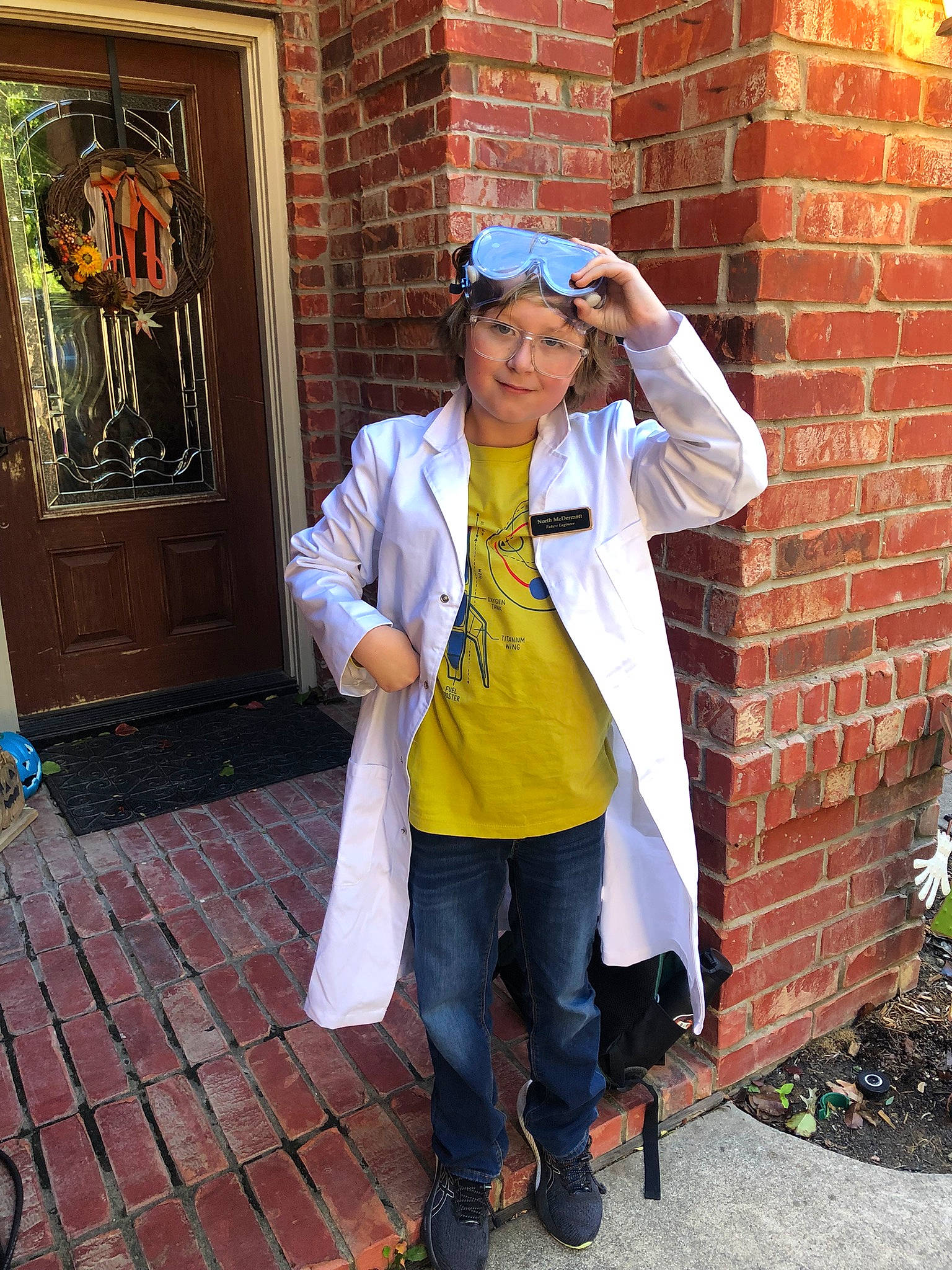 North is registered to the contest to win money with this photo: bag, boot, brick, brickwork, denim, door, electric_blue, eyewear, flooring, formal_wear, glove, headwear, joy, luggage_and_bags, person, picture_frame, plant, road_surface, scarf, standing