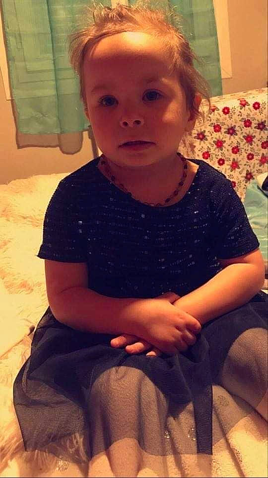 Kenza a rejoint le concours — aidez-le/la à gagner de superbes lots ! arm, cheek, chin, eye, face, facial_expression, hair, hairstyle, head, human_body, iris, lip, mouth, neck, nose, organ, person, shoulder, skin, sleeve