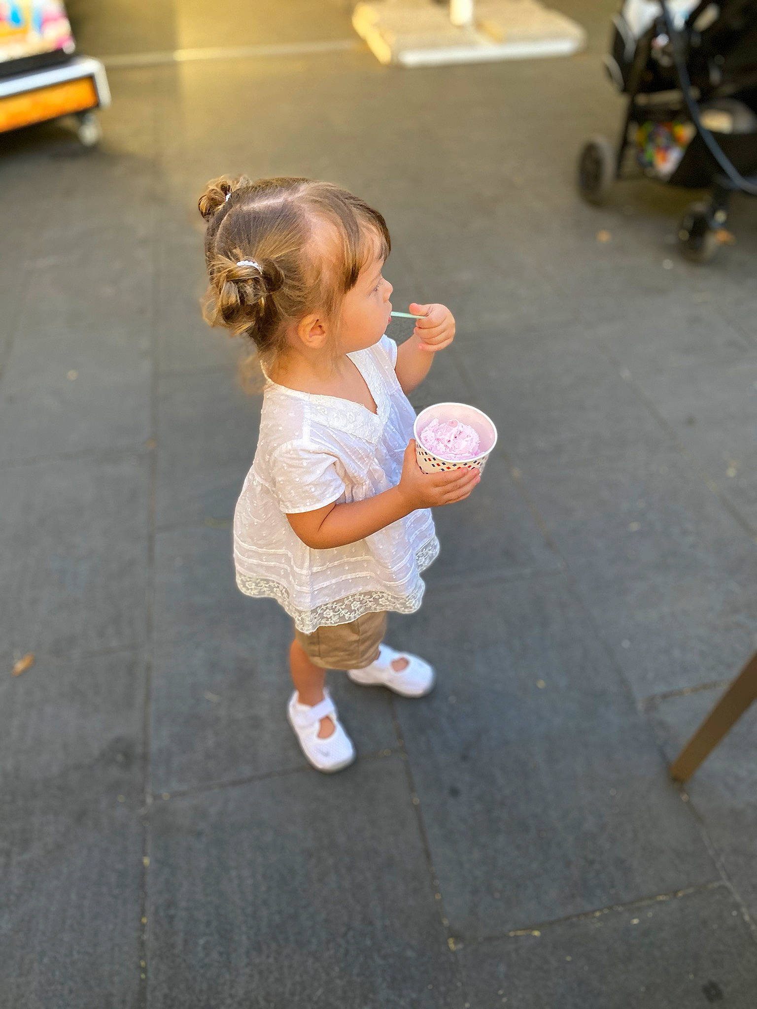 Mylena a rejoint le concours — aidez-le/la à gagner de superbes lots ! baby, child, person, play, shoe, snapshot, toddler, vacation