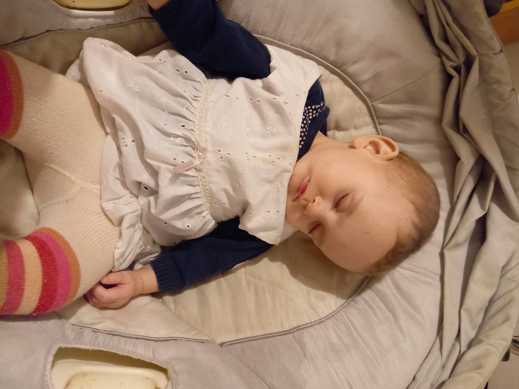 Layanah participe au concours pour gagner de l'argent avec cette photo : baby, baby_products, baby_sleeping, baby_toddler_clothing, bedding, bedtime, child, comfort, human_leg, linens, mammal, nap, pattern, person, room, sitting, skin, sleeve, thigh, toddler