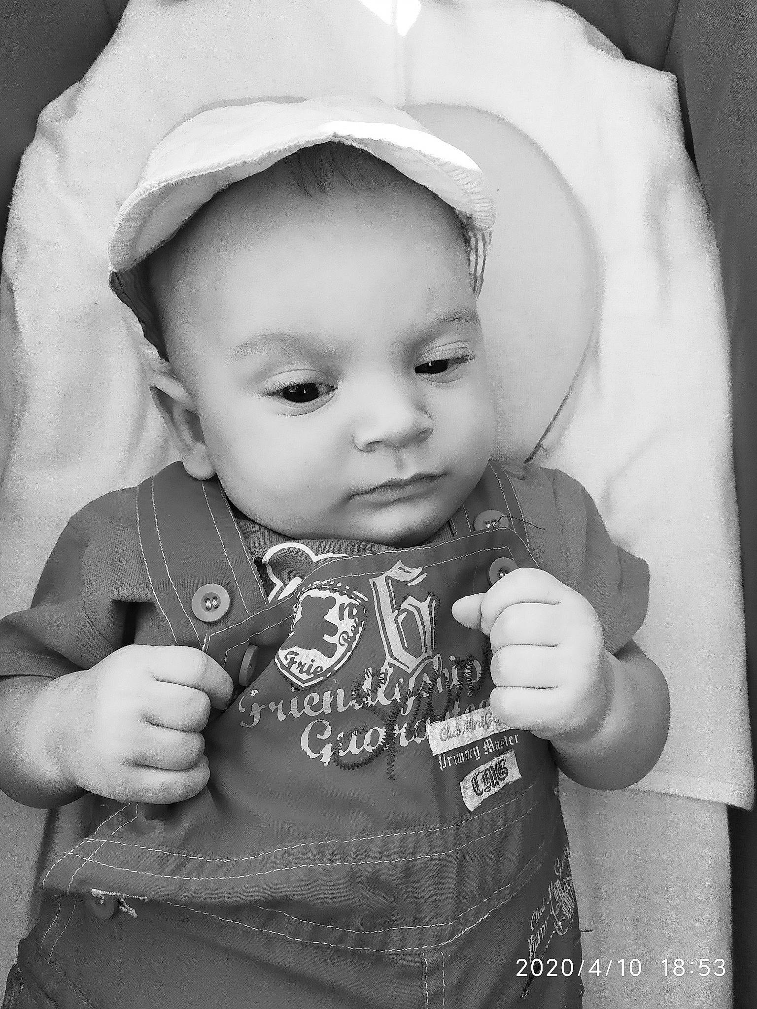 Yanaël a rejoint le concours — aidez-le/la à gagner de superbes lots ! baby, black_and_white, cheek, child, child_model, finger, hand, monochrome, monochrome_photography, person, photograph, photography, portrait_photography, skin, smile, snapshot, stock_photography, style, toddler