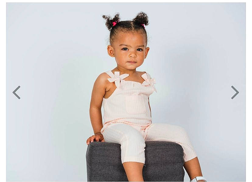 Diana participe au concours pour gagner de l'argent avec cette photo : arm, baby, baby_toddler_clothing, child, clothing, elbow, fashion_accessory, flash_photography, gesture, happy, head, human_body, human_leg, knee, neck, person, shorts, sitting, sleeve, thigh