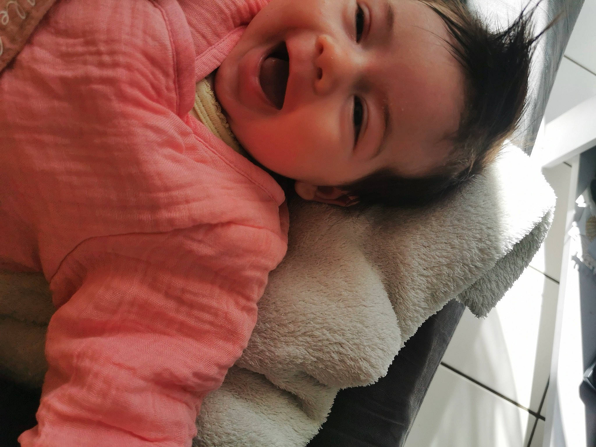 Yaëlle a rejoint le concours — aidez-le/la à gagner de superbes lots ! cheek, chin, comfort, eye, eyebrow, eyelash, face, head, human_body, lip, mouth, neck, nose, organ, person, shoulder, skin, sleeve, smile, textile