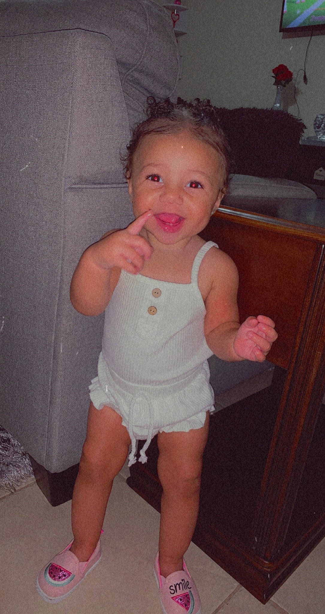 Nai Yeli is registered to the contest to win money with this photo: active_tank, arm, cheek, eyebrow, face, hair, human_body, iris, joint, leg, lip, mouth, muscle, neck, nose, person, shoulder, skin, sleeve, smile