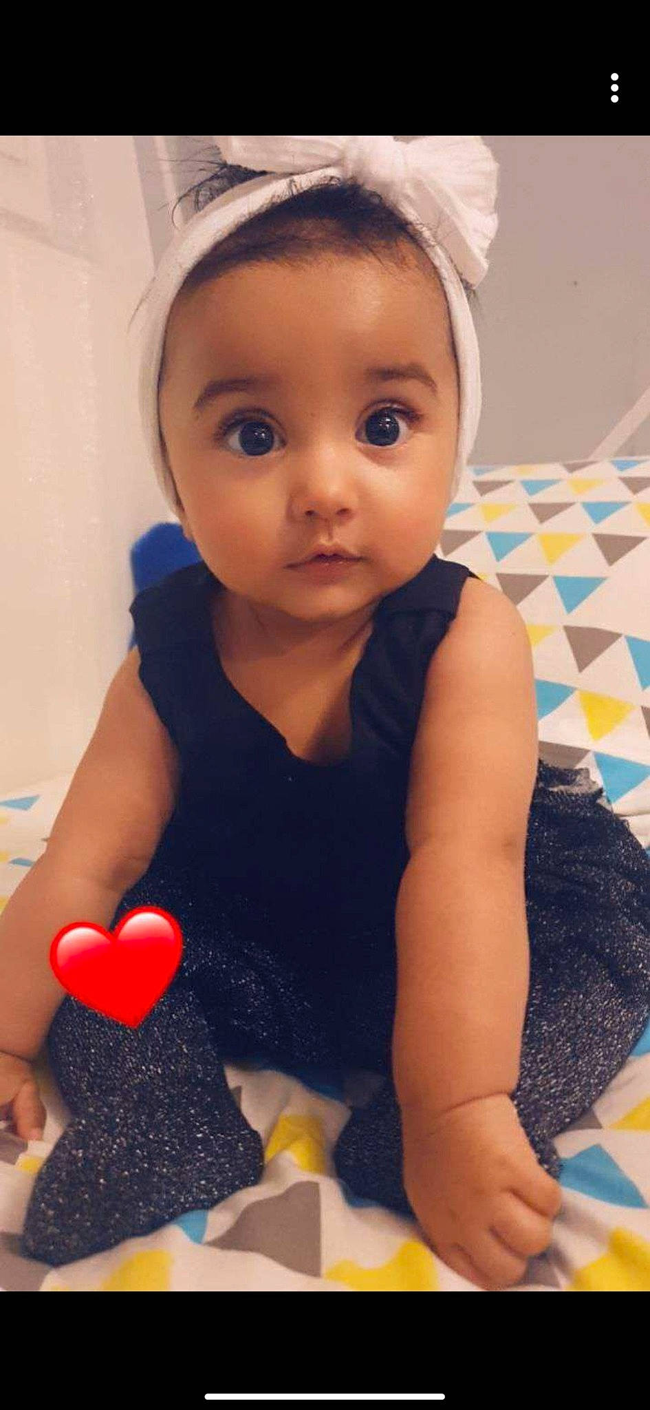 Lola participe au concours pour gagner de l'argent avec cette photo : baby, baby_grabbing_for_something, baby_playing_with_toys, baby_products, baby_toddler_clothing, baby_toys, bonnet, cheek, child, child_model, costume_accessory, dog_toy, hair_accessory, headband, headpiece, nose, polka_dot, portrait_photography, toddler, toy