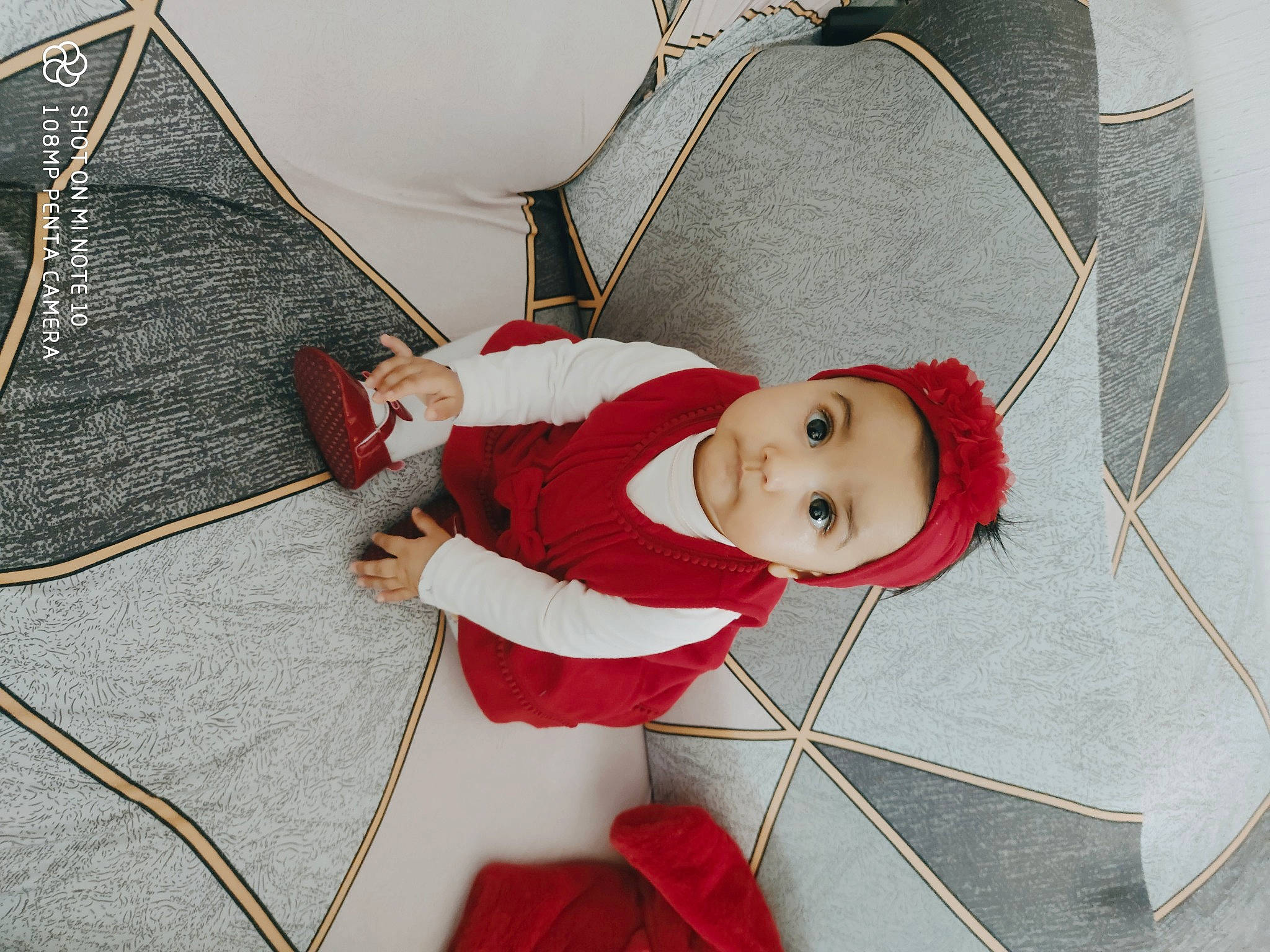 Lola a rejoint le concours — aidez-le/la à gagner de superbes lots ! baby, baby_toddler_clothing, carmine, child, christmas, costume, costume_accessory, fictional_character, nose, person, thread