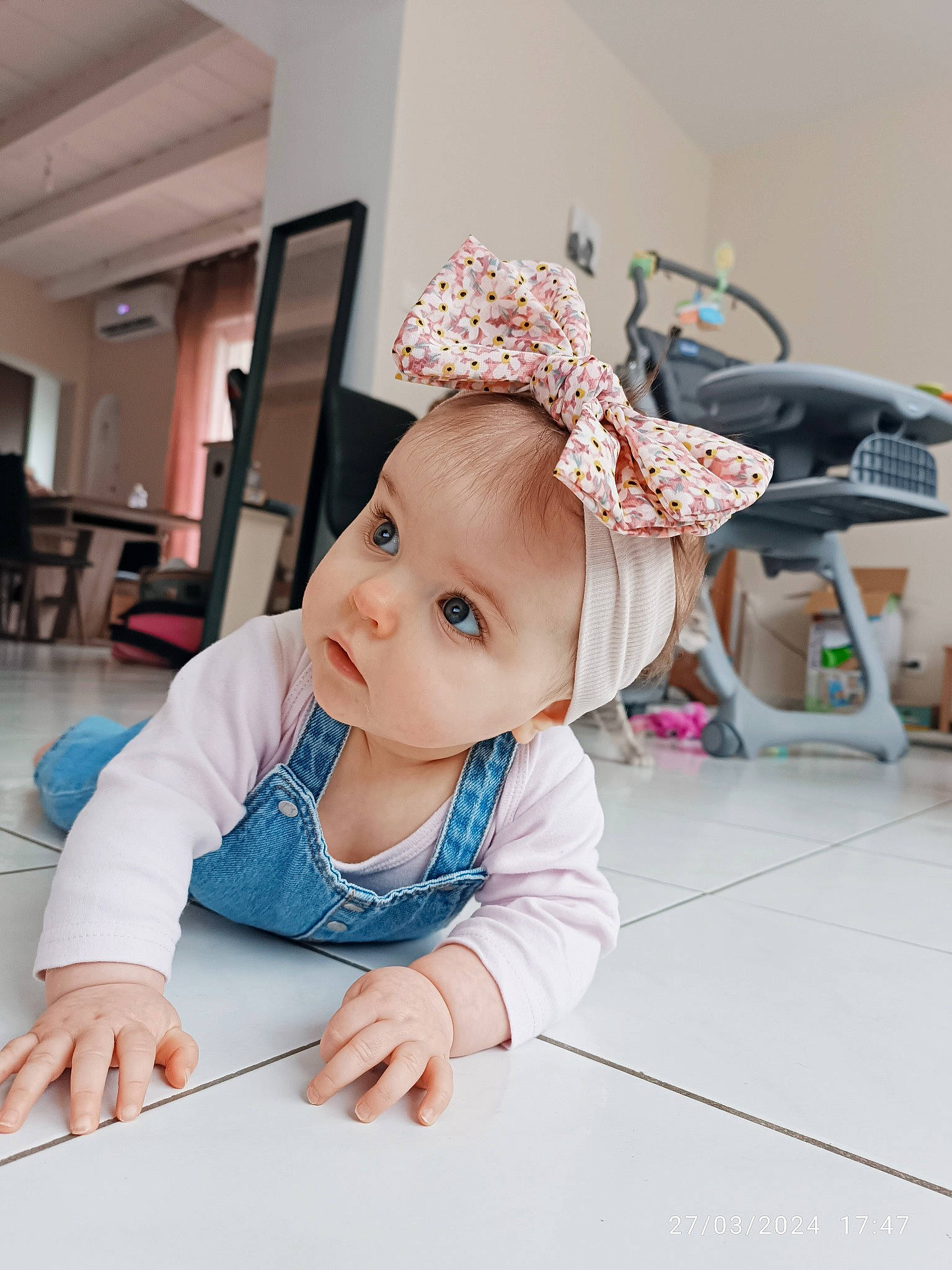 Maddy participe au concours pour gagner de l'argent avec cette photo : baby, baby_toddler_clothing, cap, chair, child, fashion_accessory, flooring, fun, happy, hat, headgear, headwear, pattern, person, portrait_photography, room, sitting, skin, sleeve, table