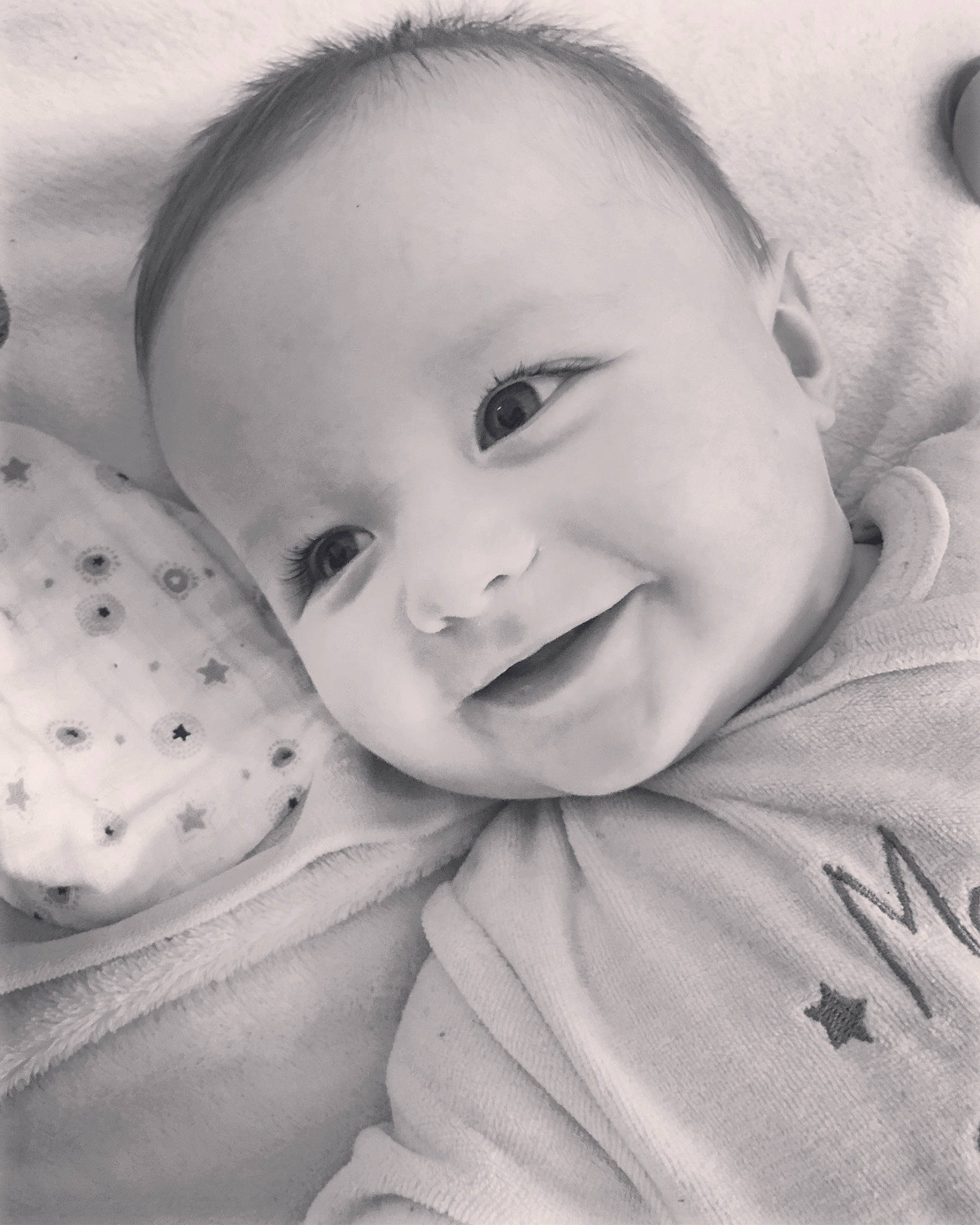 Ayron participe au concours pour gagner de l'argent avec cette photo : baby, black_and_white, cheek, child, close_up, eye, face, head, lip, monochrome, monochrome_photography, mouth, nose, person, photograph, photography, portrait_photography, skin, smile, toddler