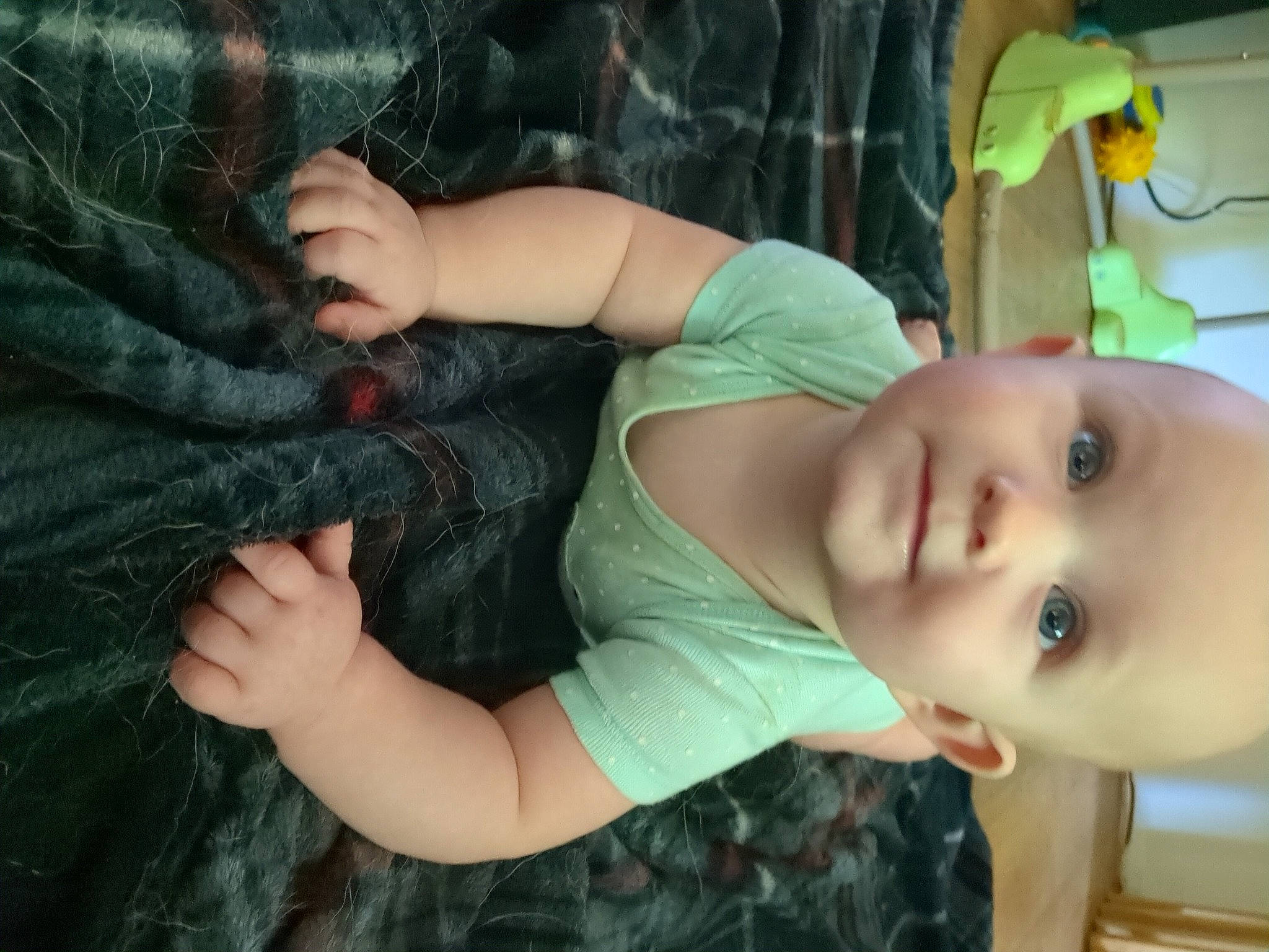 Brylee is registered to the contest to win money with this photo: arm, cheek, finger, gesture, grass, green, hairstyle, hand, human_body, joint, leg, mouth, nose, person, plant, skin, smile, thigh, thumb, toddler