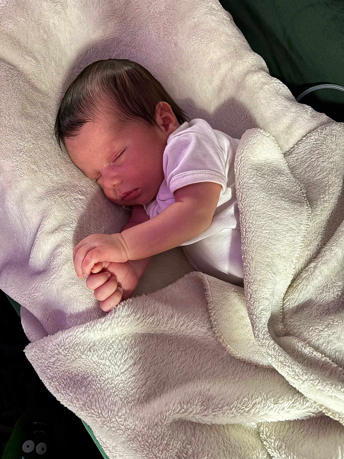 Isaac participe au concours pour gagner de l'argent avec cette photo : baby, newborn, sleeping, blanket, white_clothing, infant, soft_texture, peaceful, cute, small_hands, face, head, resting, child, cozy, indoors, portrait, toddler, wrapped, nap