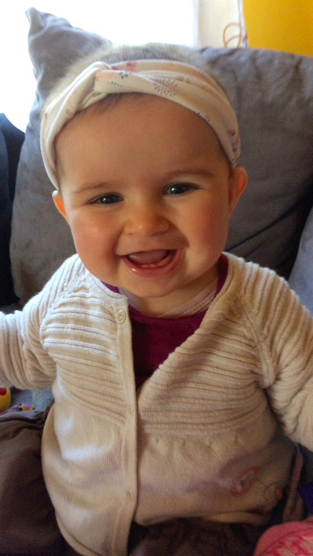 Yvana a rejoint le concours — aidez-le/la à gagner de superbes lots ! cheek, child, day, ear, eye, face, forehead, girl, hair, hair_accessory, head, headband, headgear, human_hair_color, infant, joy, nose, person, product, skin