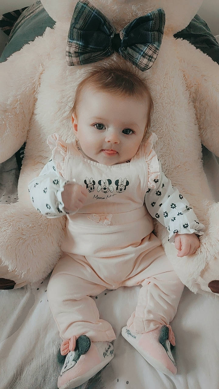 Leyana participe au concours pour gagner de l'argent avec cette photo : arm, baby, baby_products, baby_toddler_clothing, cheek, child, eye, facial_expression, finger, flash_photography, hairstyle, hand, happy, head, headgear, person, pink, skin, sleeve, toddler