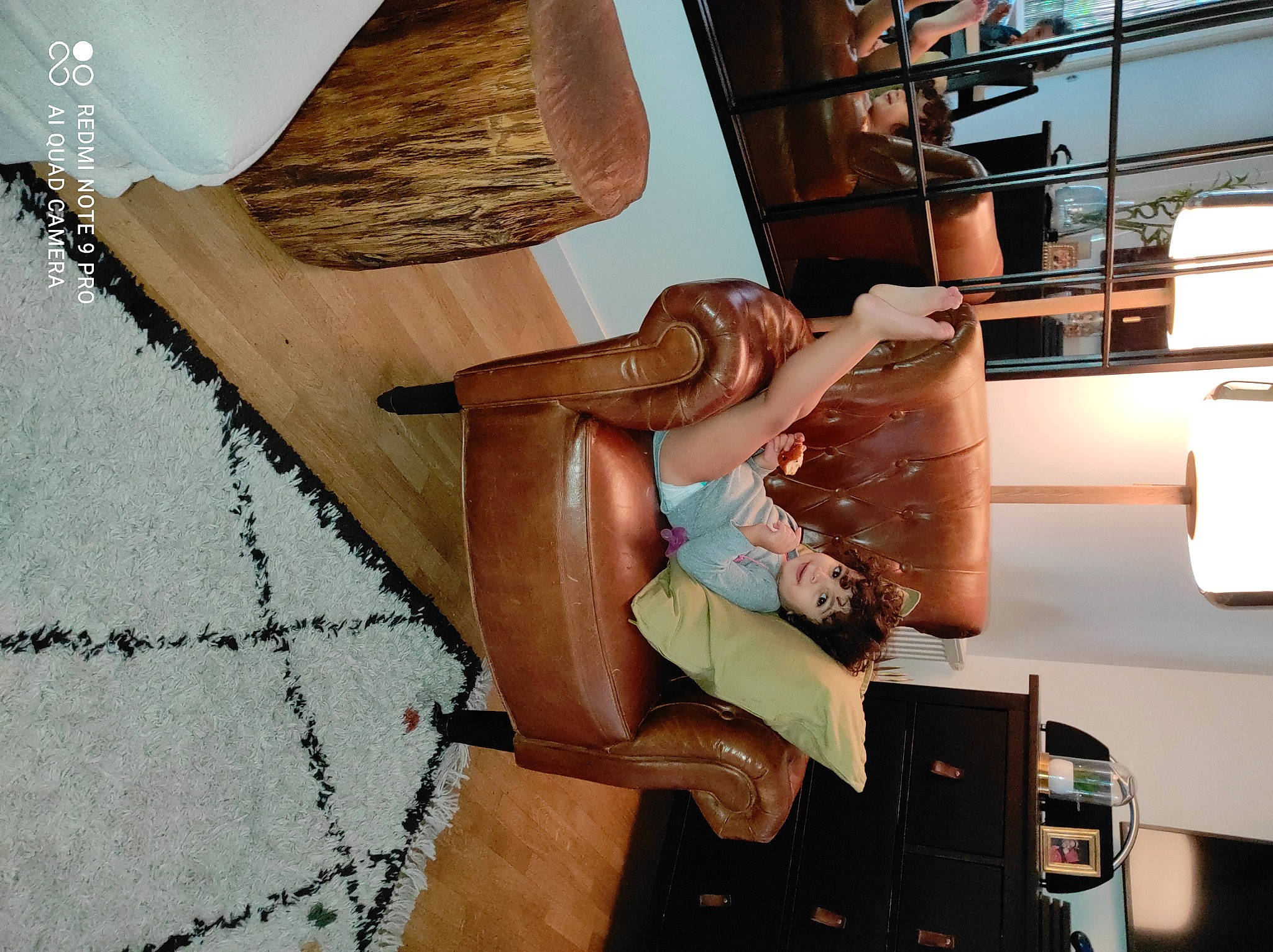 Mayar participe au concours pour gagner de l'argent avec cette photo : armrest, ceiling, chair, comfort, couch, fashion_accessory, floor, flooring, furniture, hardwood, human_leg, interior_design, joy, leisure, metal, person, room, stairs, textile, thigh