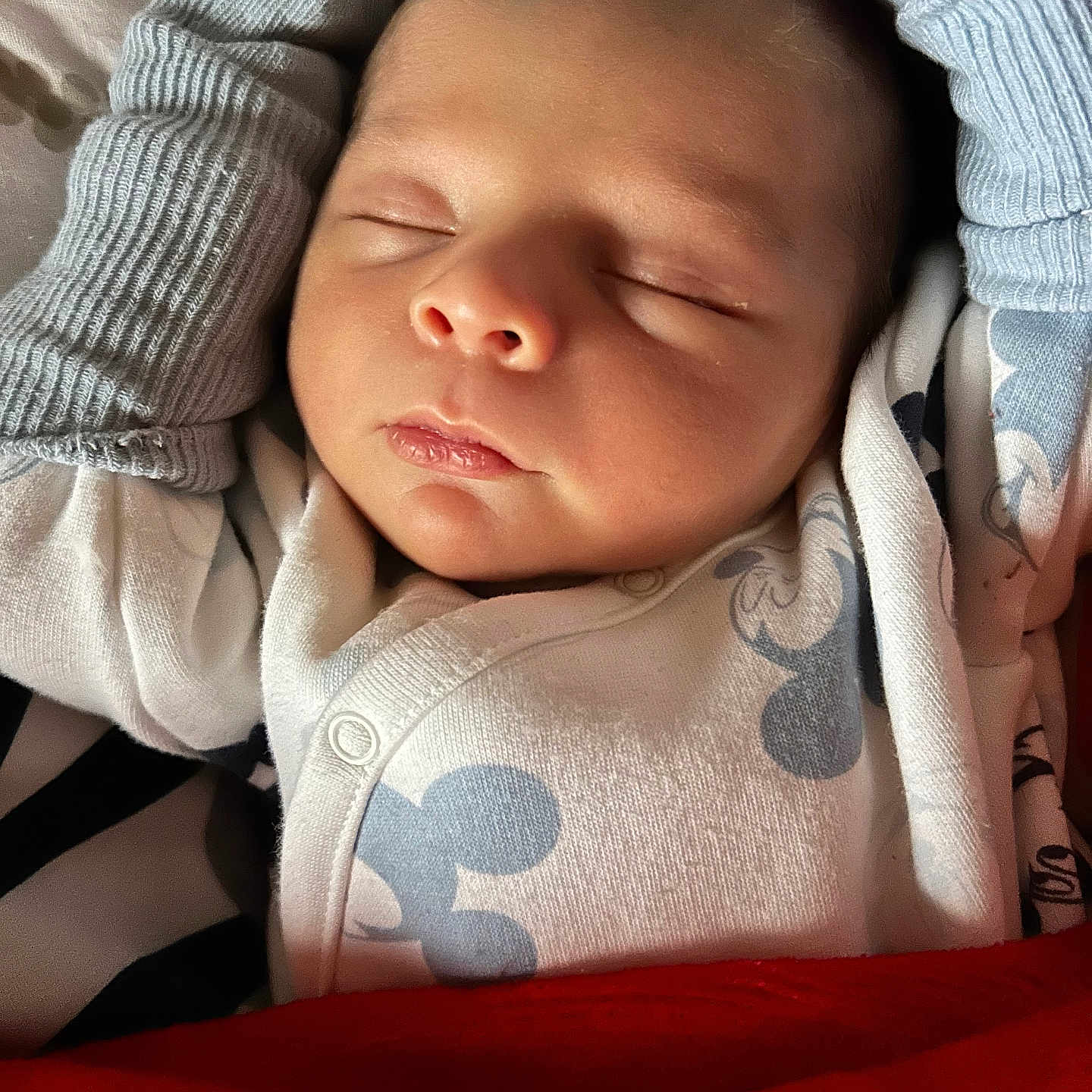 Arés Liget participe au concours pour gagner de l'argent avec cette photo : baby, blanket, child, closeup, comfort, cozy, cute, face, indoors, infant, newborn, pajamas, peaceful, portrait, rest, sleep, sleeping, snug, soft, warm