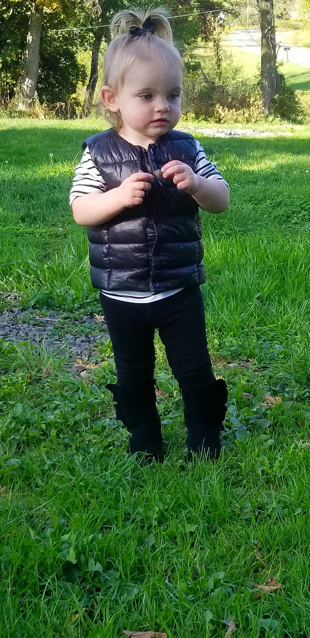 Adelin is registered to the contest to win money with this photo: arm, child, grass, grass_family, lawn, person, plant, play, toddler