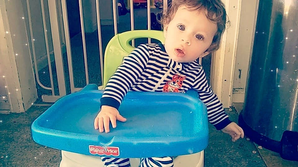 Kaisyn is registered to the contest to win money with this photo: child, person, play, potty_training, sitting, surprise, toddler