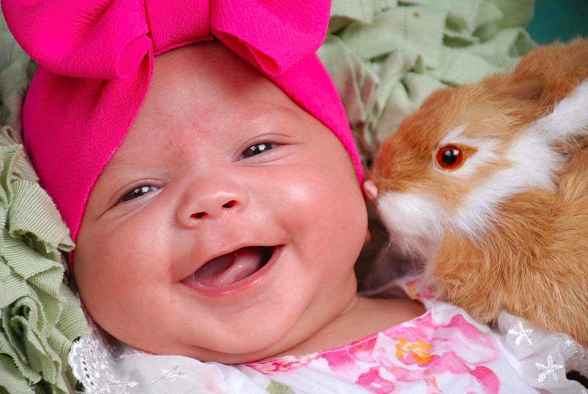 Charlotte is registered to the contest to win money with this photo: baby, cap, cheek, child, chin, eye, face, facial_expression, fun, grass, happy, headwear, iris, lip, mouth, nose, organ, person, pink, skin