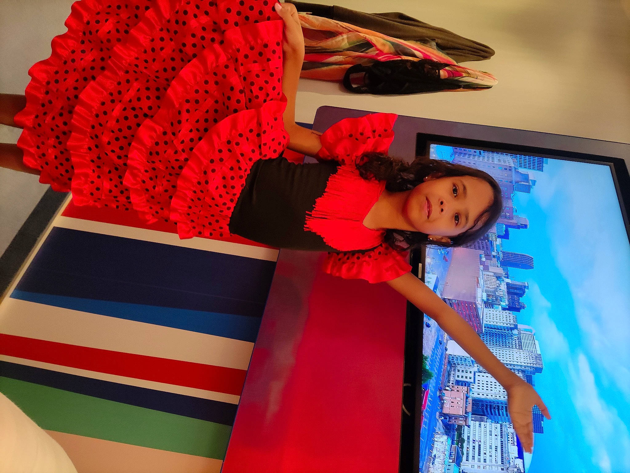 Jasmine participe au concours pour gagner de l'argent avec cette photo : carmine, communication_device, display_device, electric_blue, fashion_accessory, fashion_design, flat_panel_display, font, fun, gadget, happy, leisure, magenta, multimedia, pattern, person, portable_communications_device, red, sleeve, t_shirt