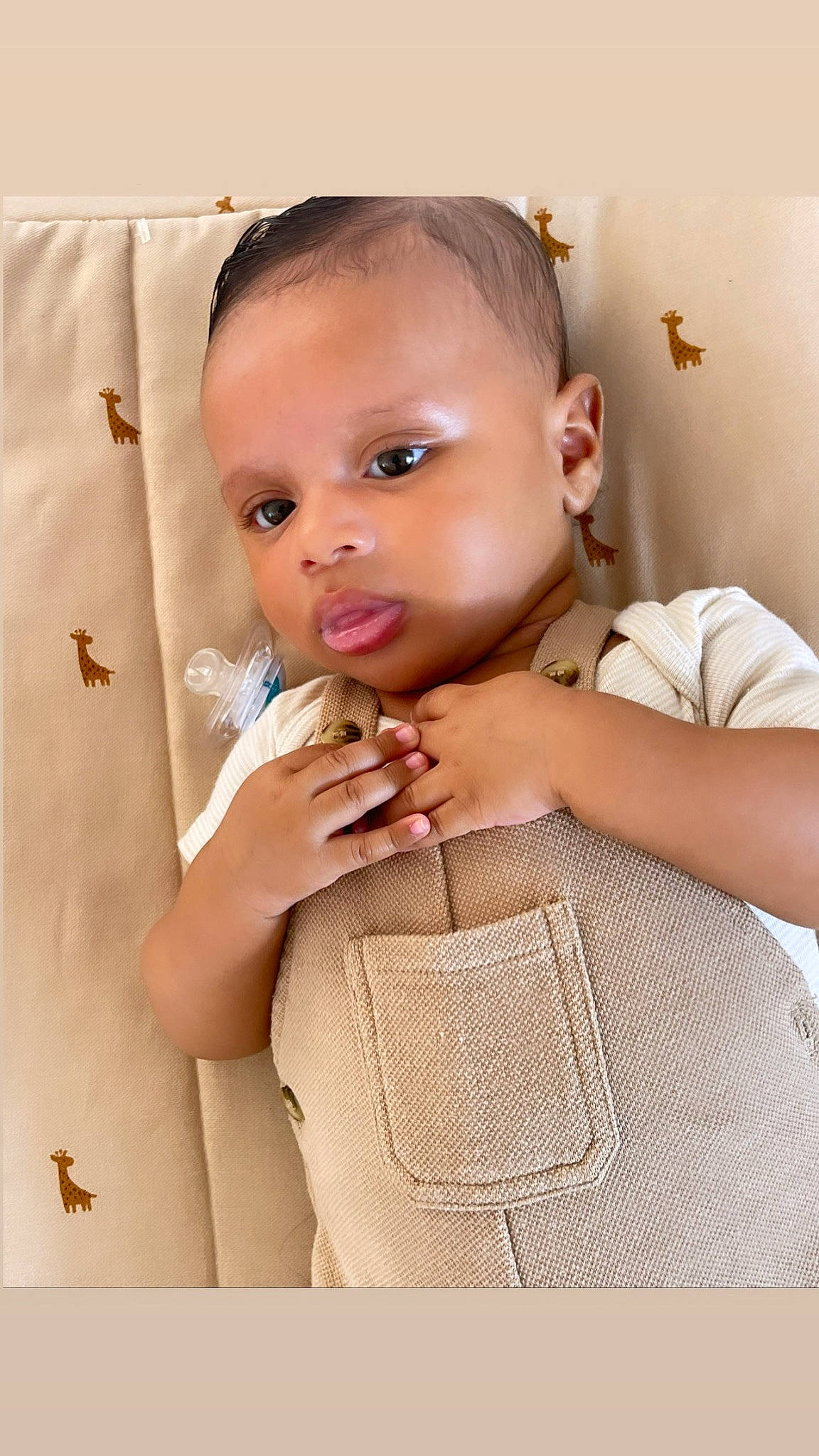 Karl a rejoint le concours — aidez-le/la à gagner de superbes lots ! baby, baby_toddler_clothing, blond, child, dress_shirt, eyelash, fashion_design, flash_photography, formal_wear, gesture, happy, iris, jewellery, lip, neck, pattern, person, shoulder, skin, sleeve