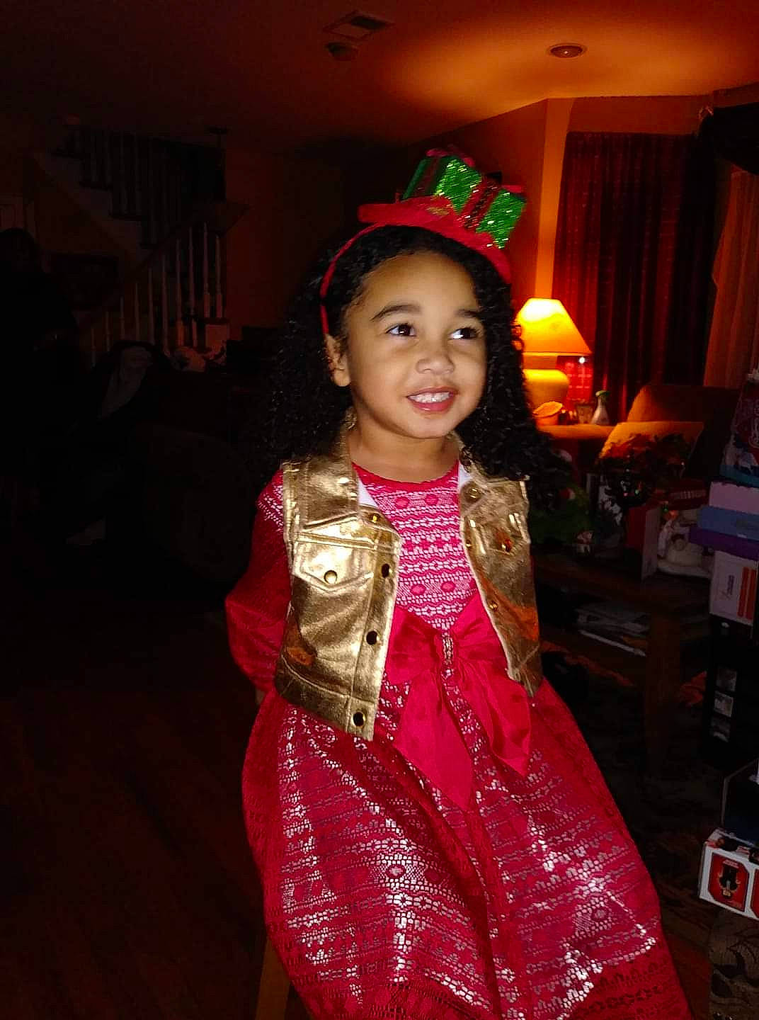 Noemí is registered to the contest to win money with this photo: child, child_model, costume, event, fun, joy, person, smile, tradition