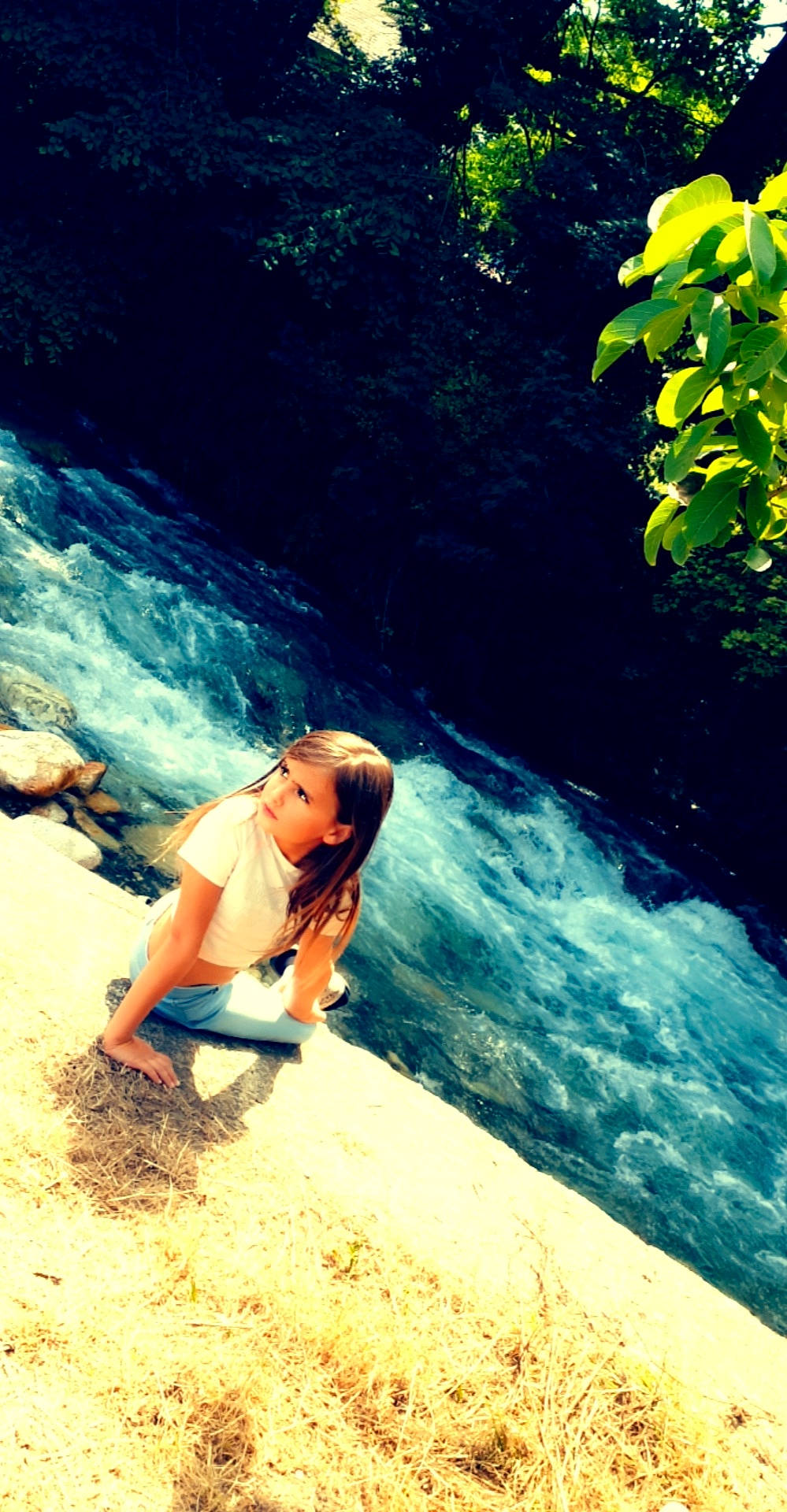 Shanna participe au concours pour gagner de l'argent avec cette photo : coastal_and_oceanic_landforms, electric_blue, forest, formation, fun, happy, landscape, leisure, natural_landscape, people_in_nature, person, plant, recreation, shorts, stream, travel, tree, tropics, water, water_feature