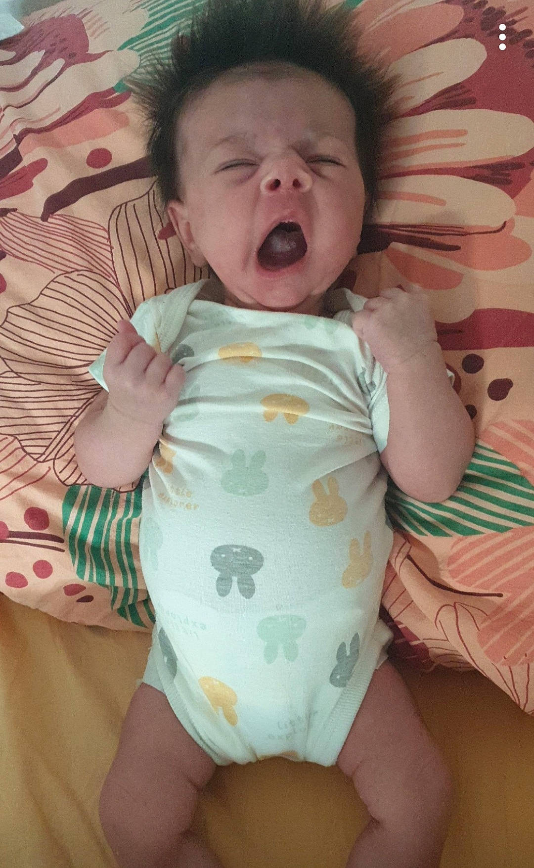 Arïa a rejoint le concours — aidez-le/la à gagner de superbes lots ! arm, baby, baby_toddler_clothing, cheek, chin, eye, face, facial_expression, hairstyle, hand, head, human_body, lip, mouth, neck, nose, organ, person, skin, sleeve