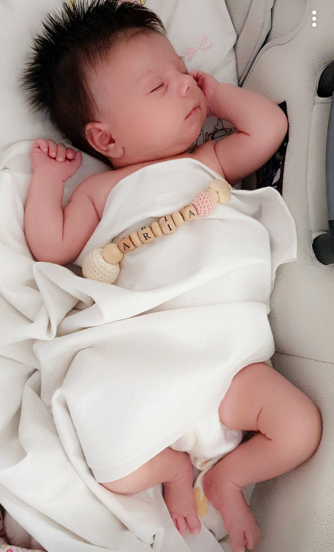 Arïa a rejoint le concours — aidez-le/la à gagner de superbes lots ! abdomen, baby, baby_sleeping, baby_toddler_clothing, chest, comfort, elbow, eyelash, finger, gesture, hand, happy, joint, muscle, person, skin, stomach, thigh, toddler, trunk